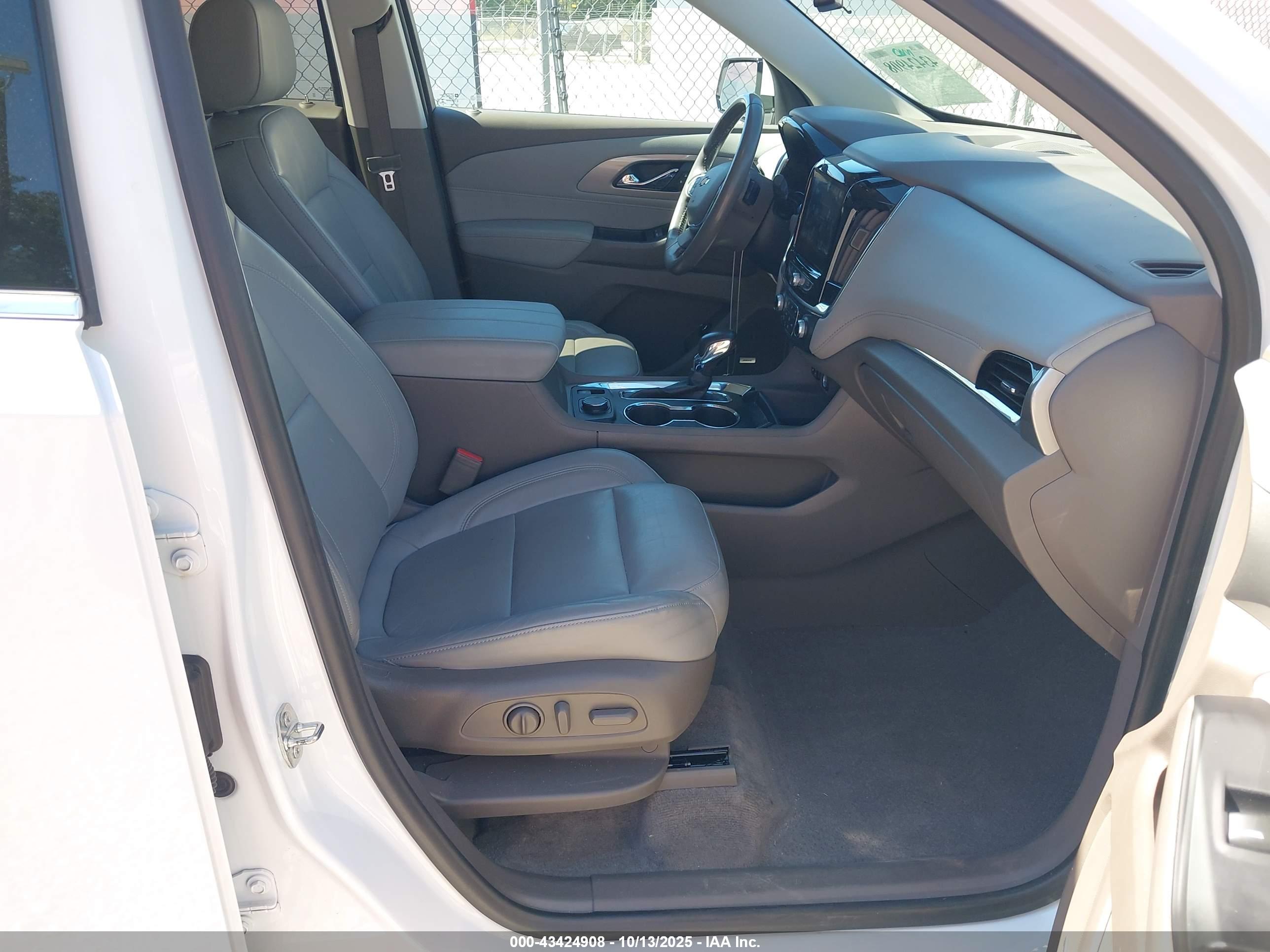 CHEVROLET TRAVERSE image 5