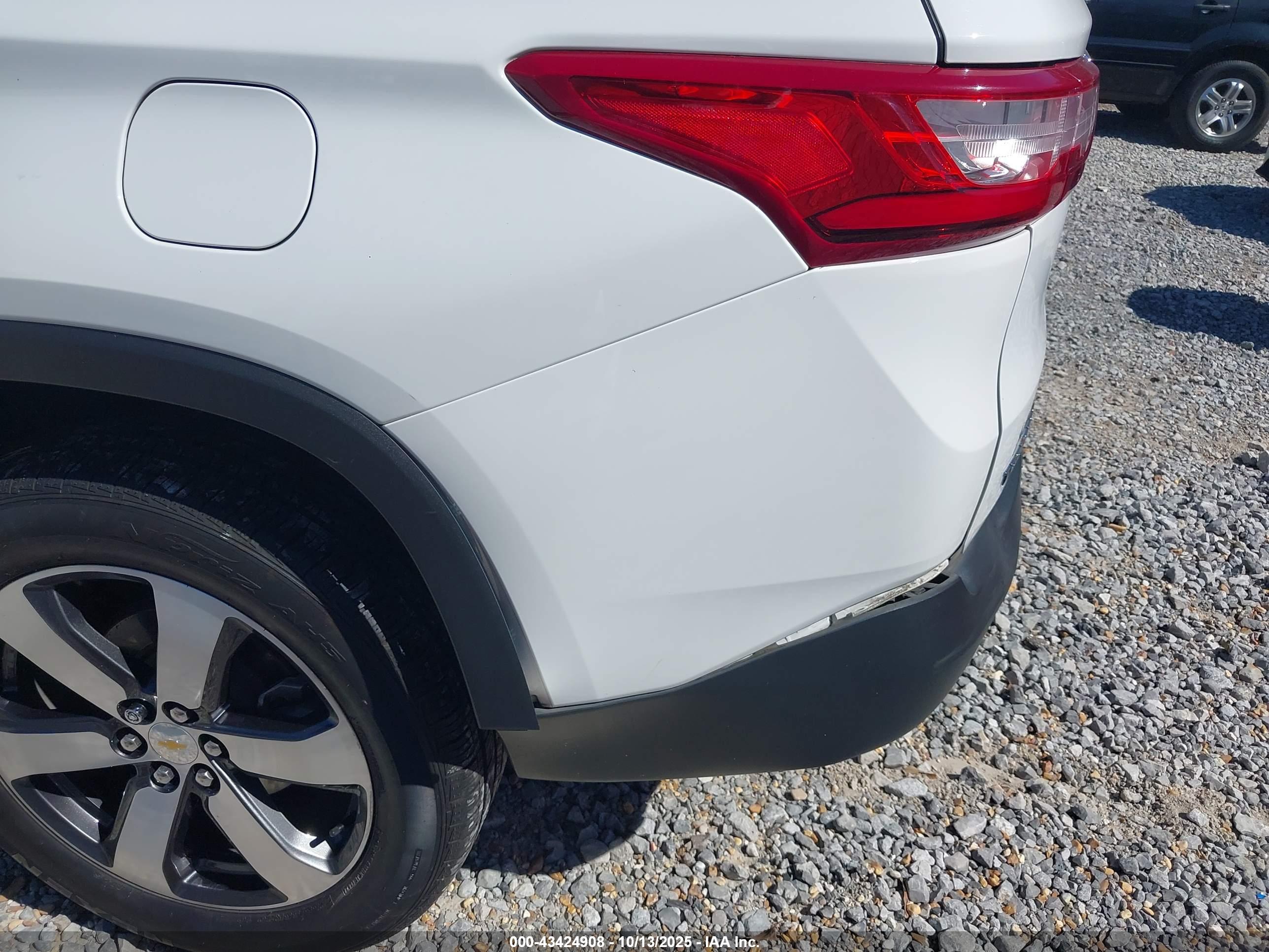 CHEVROLET TRAVERSE image 6