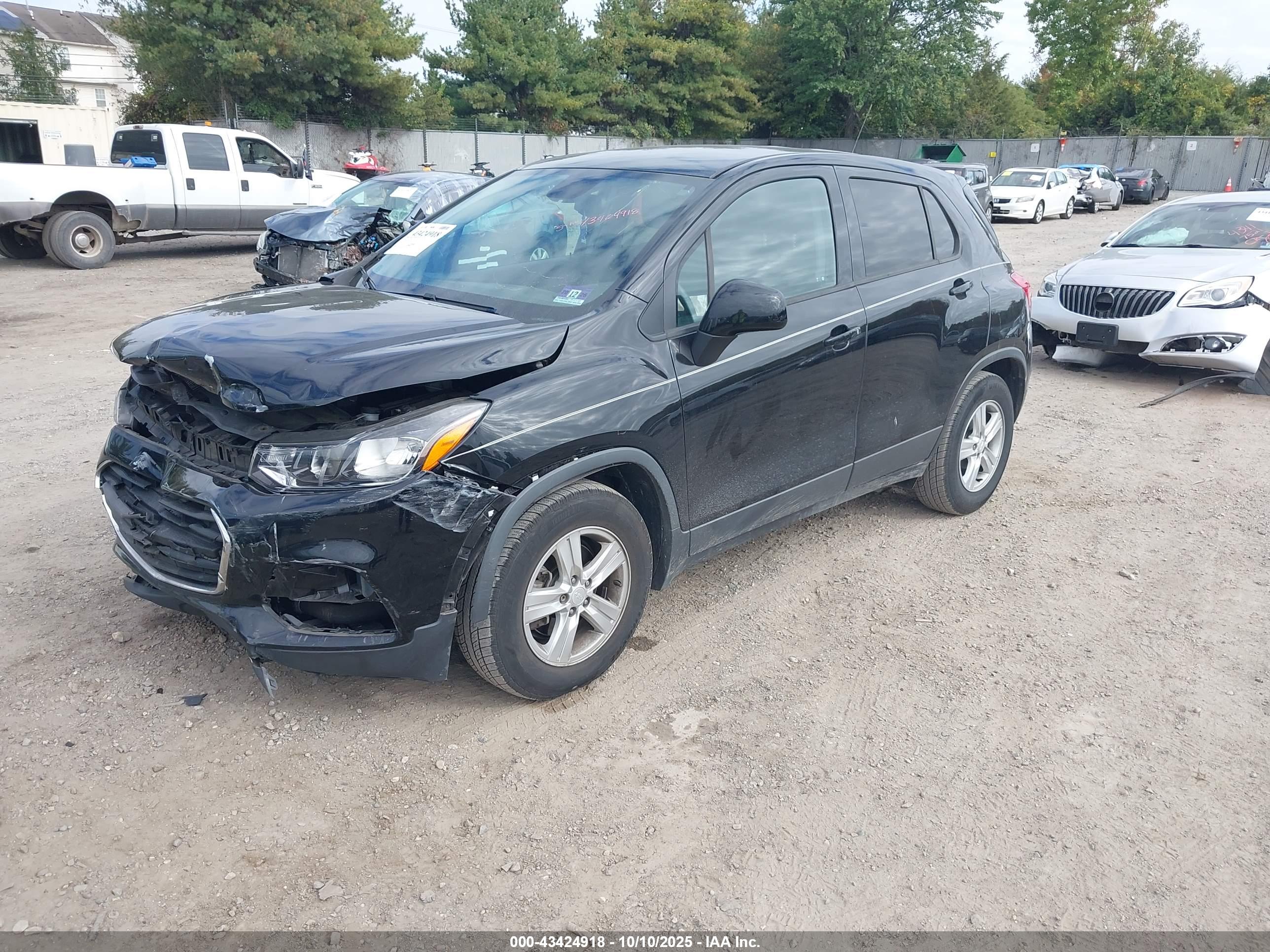 CHEVROLET TRAX image 2