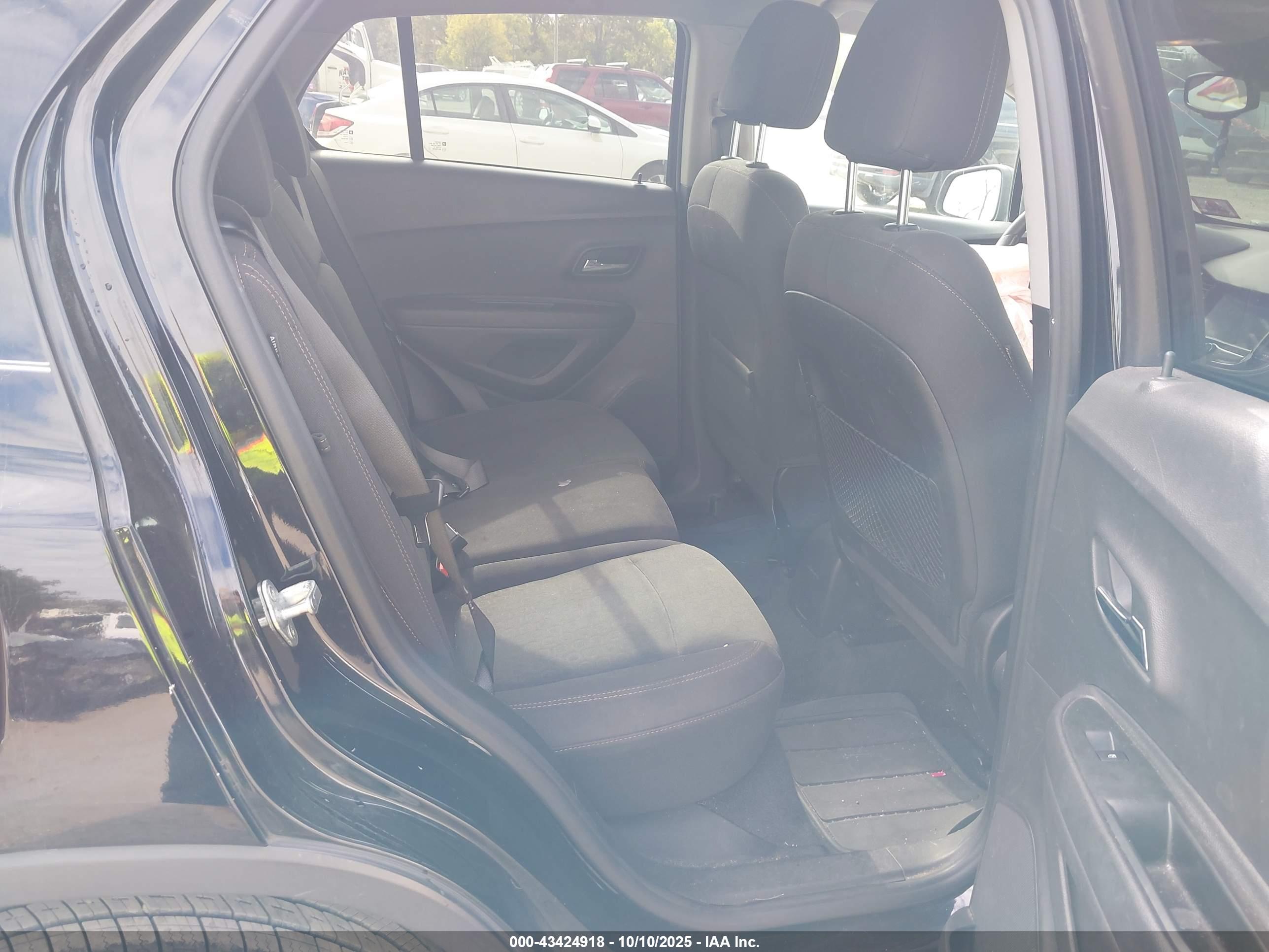 CHEVROLET TRAX image 8