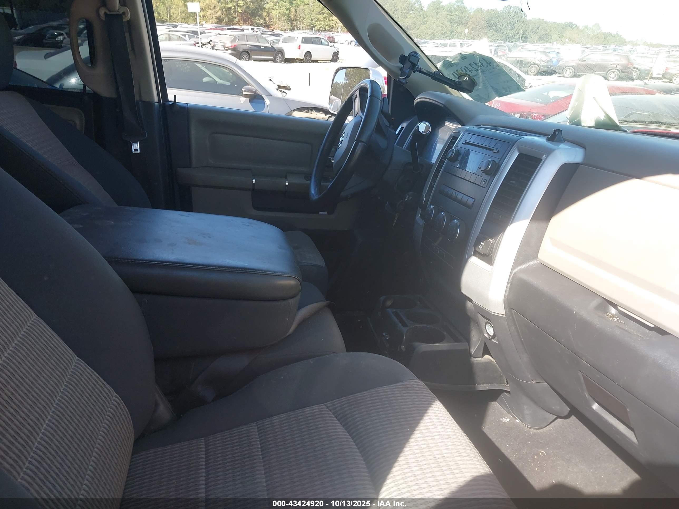 DODGE RAM image 5