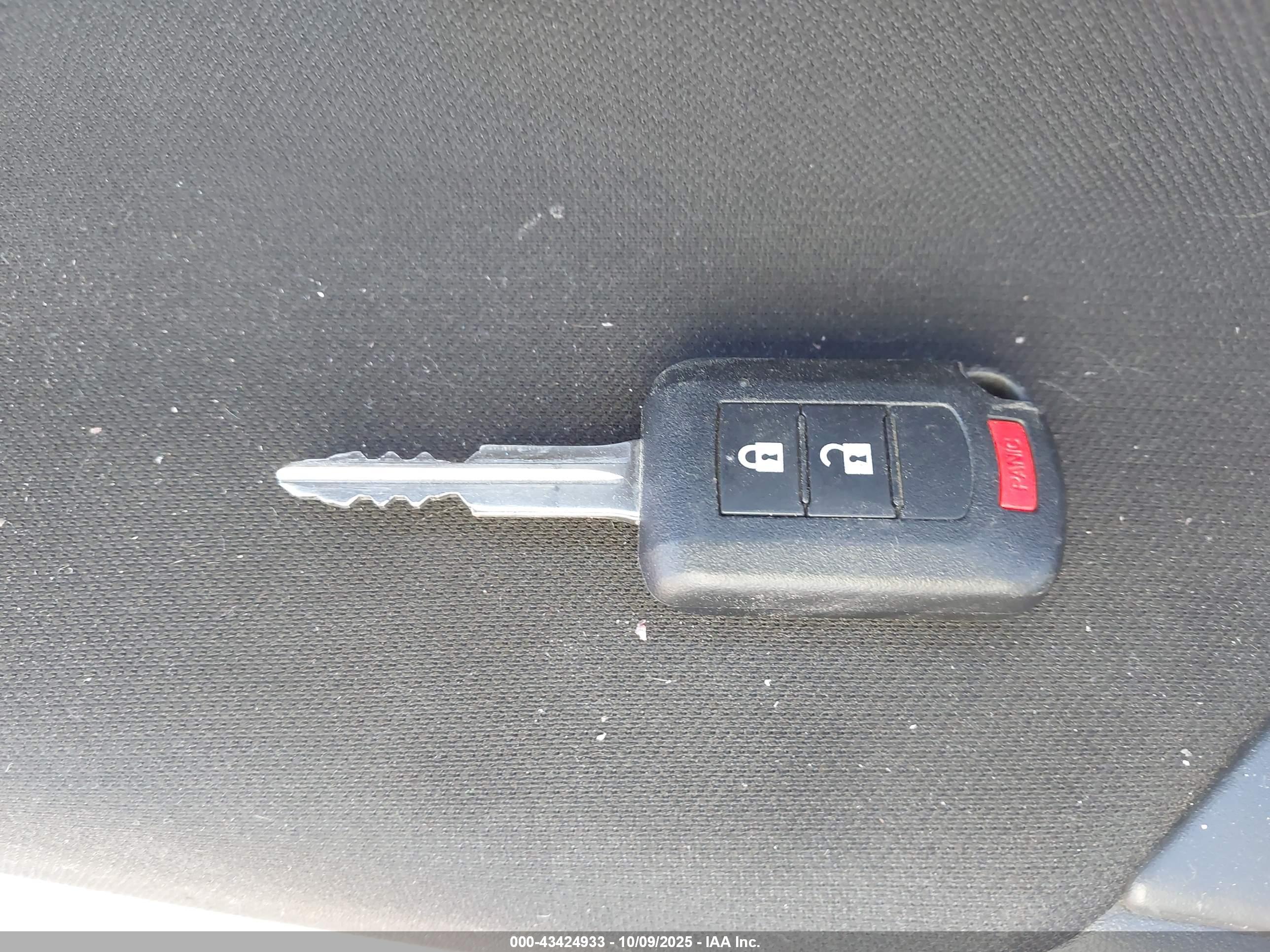 MITSUBISHI OUTLANDER image 11