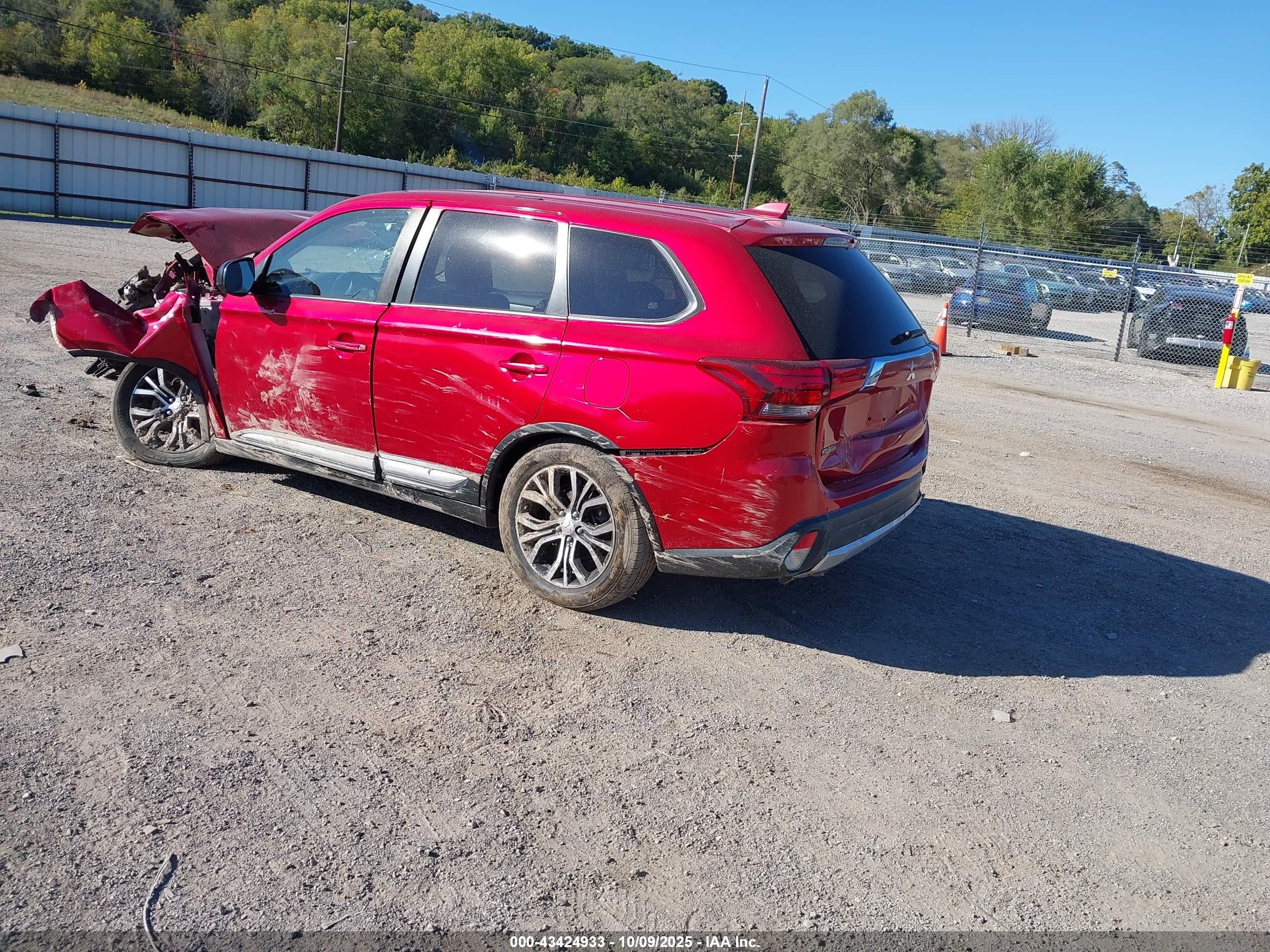 MITSUBISHI OUTLANDER image 3