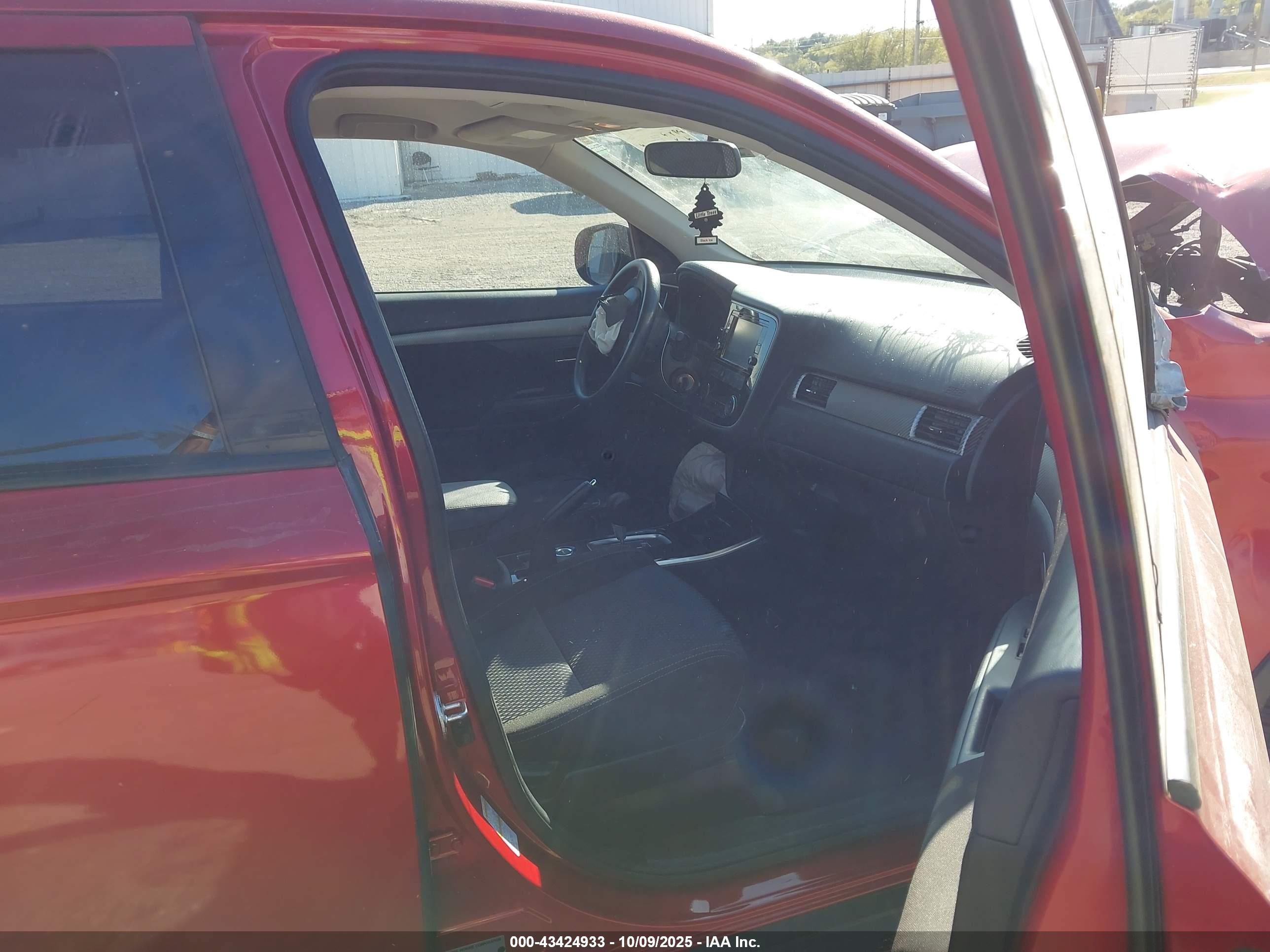 MITSUBISHI OUTLANDER image 5