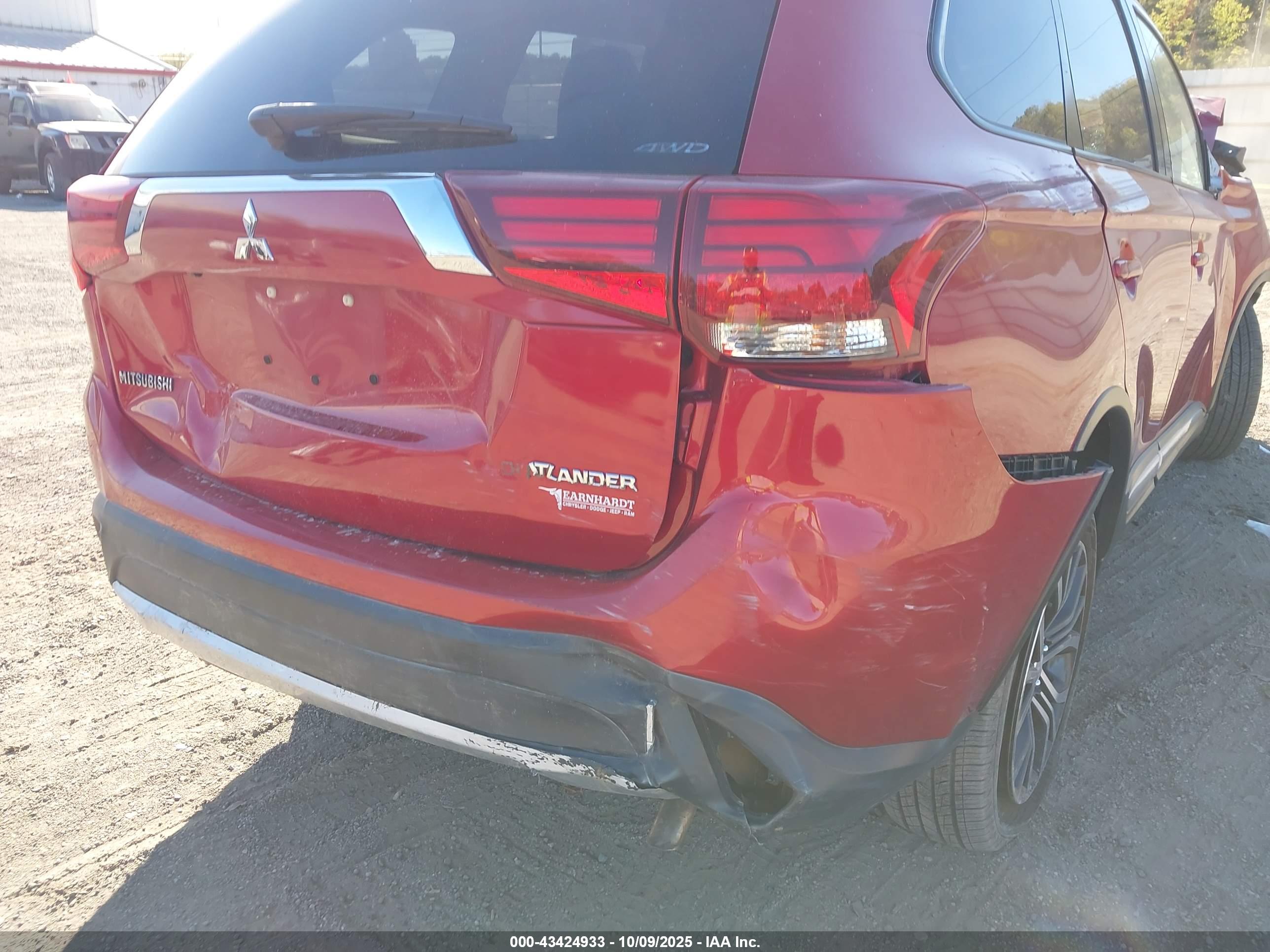 MITSUBISHI OUTLANDER image 6