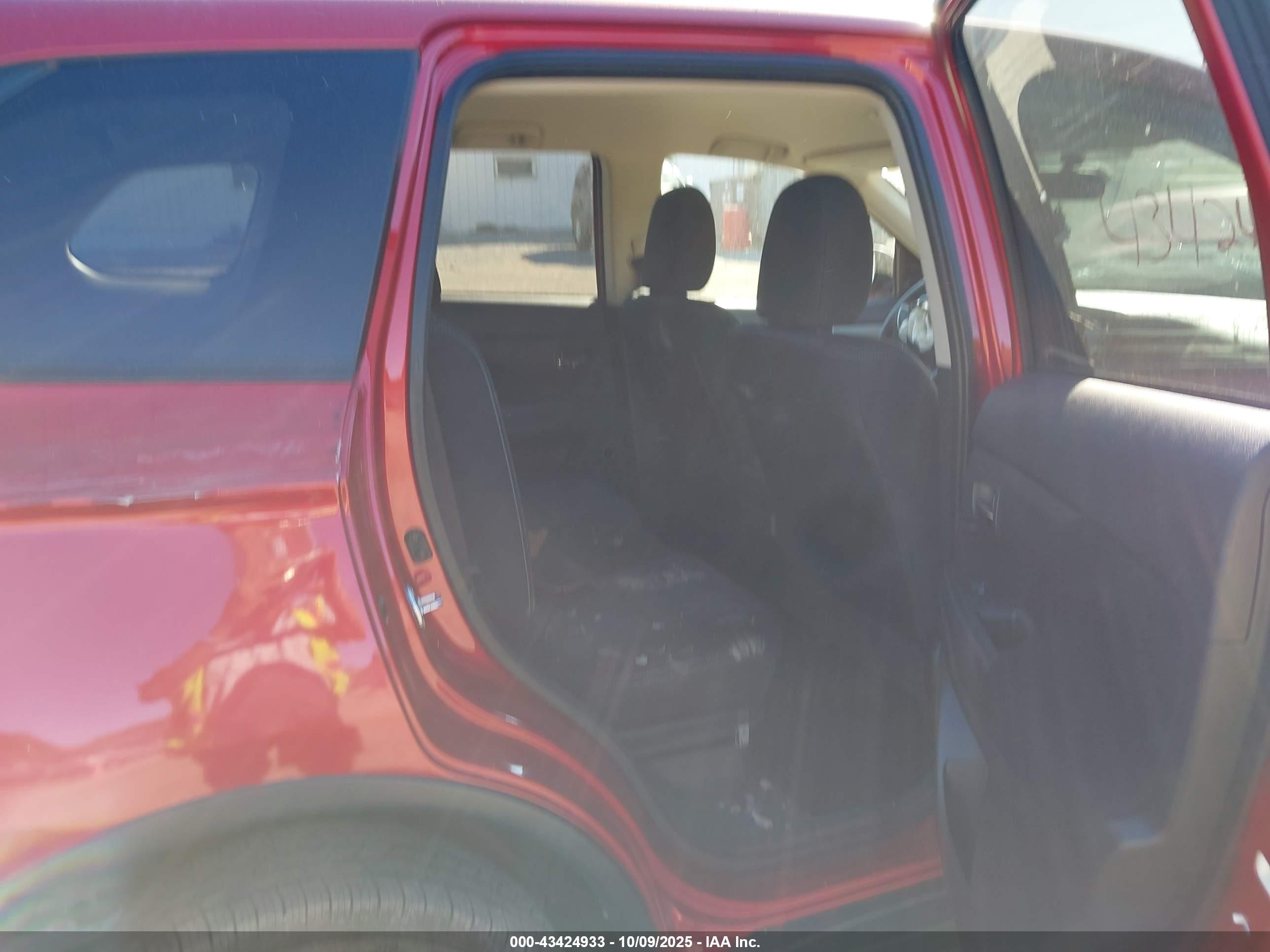 MITSUBISHI OUTLANDER image 8