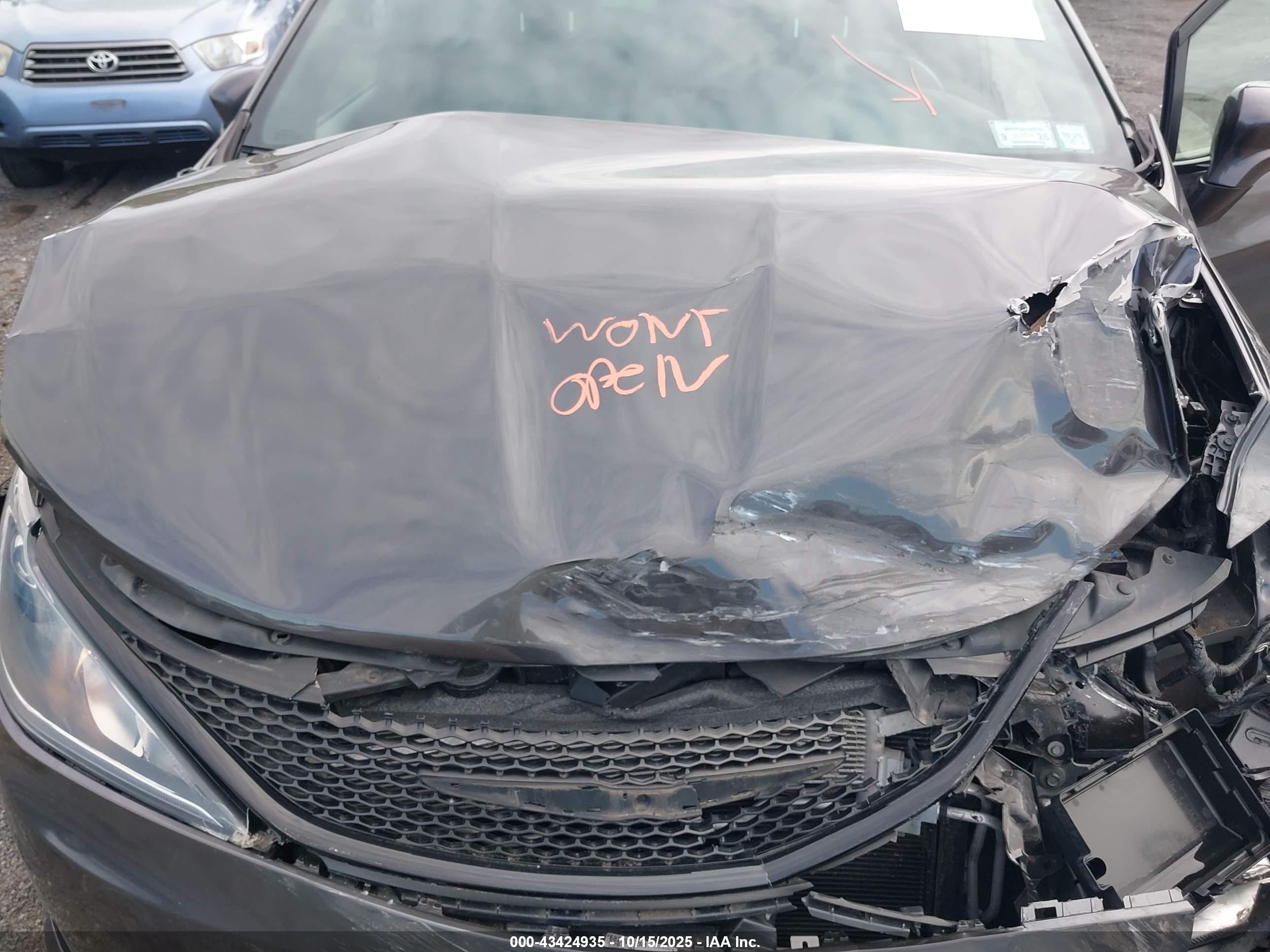 CHRYSLER PACIFICA image 10