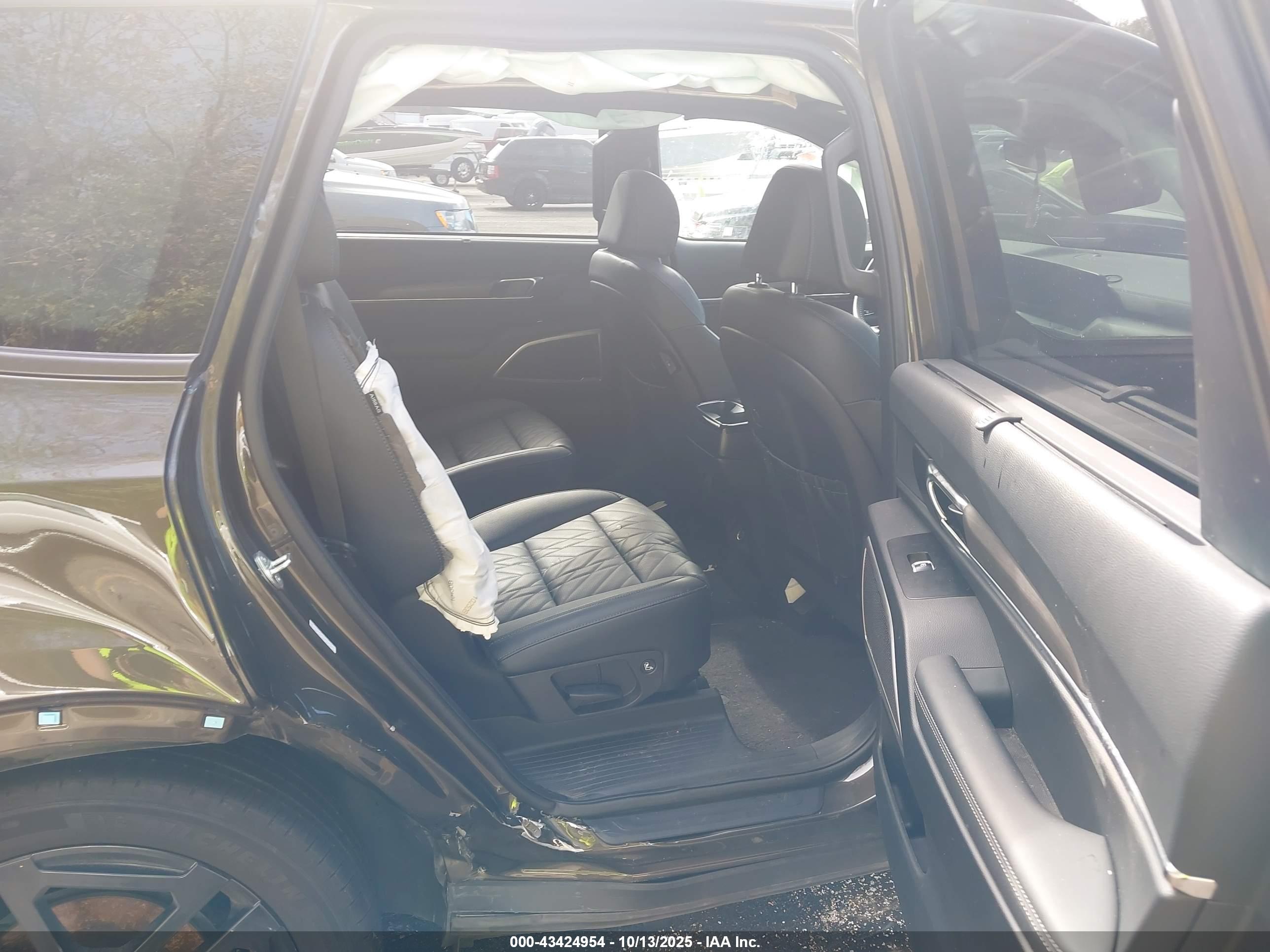 KIA TELLURIDE image 8