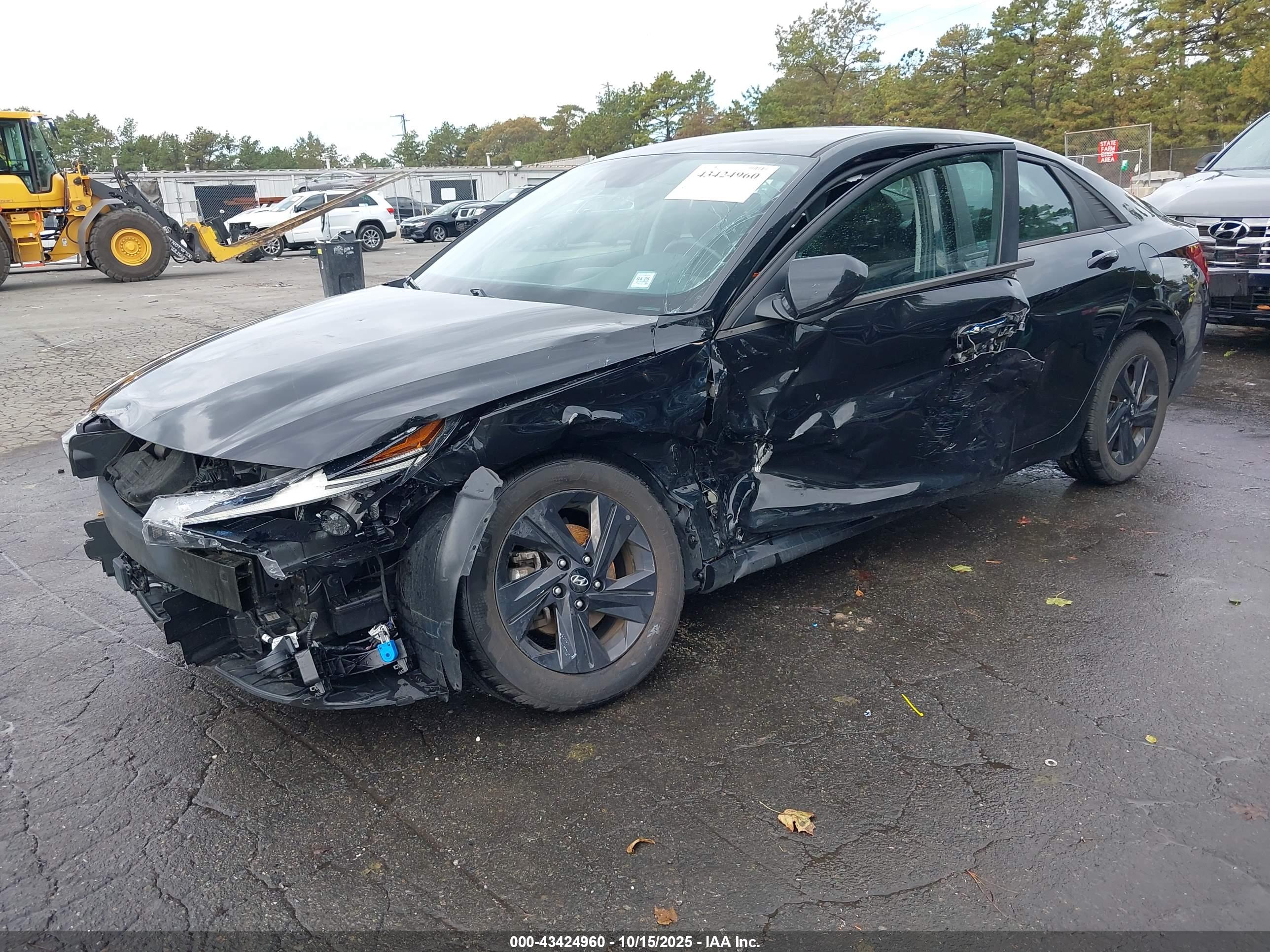 HYUNDAI ELANTRA image 2