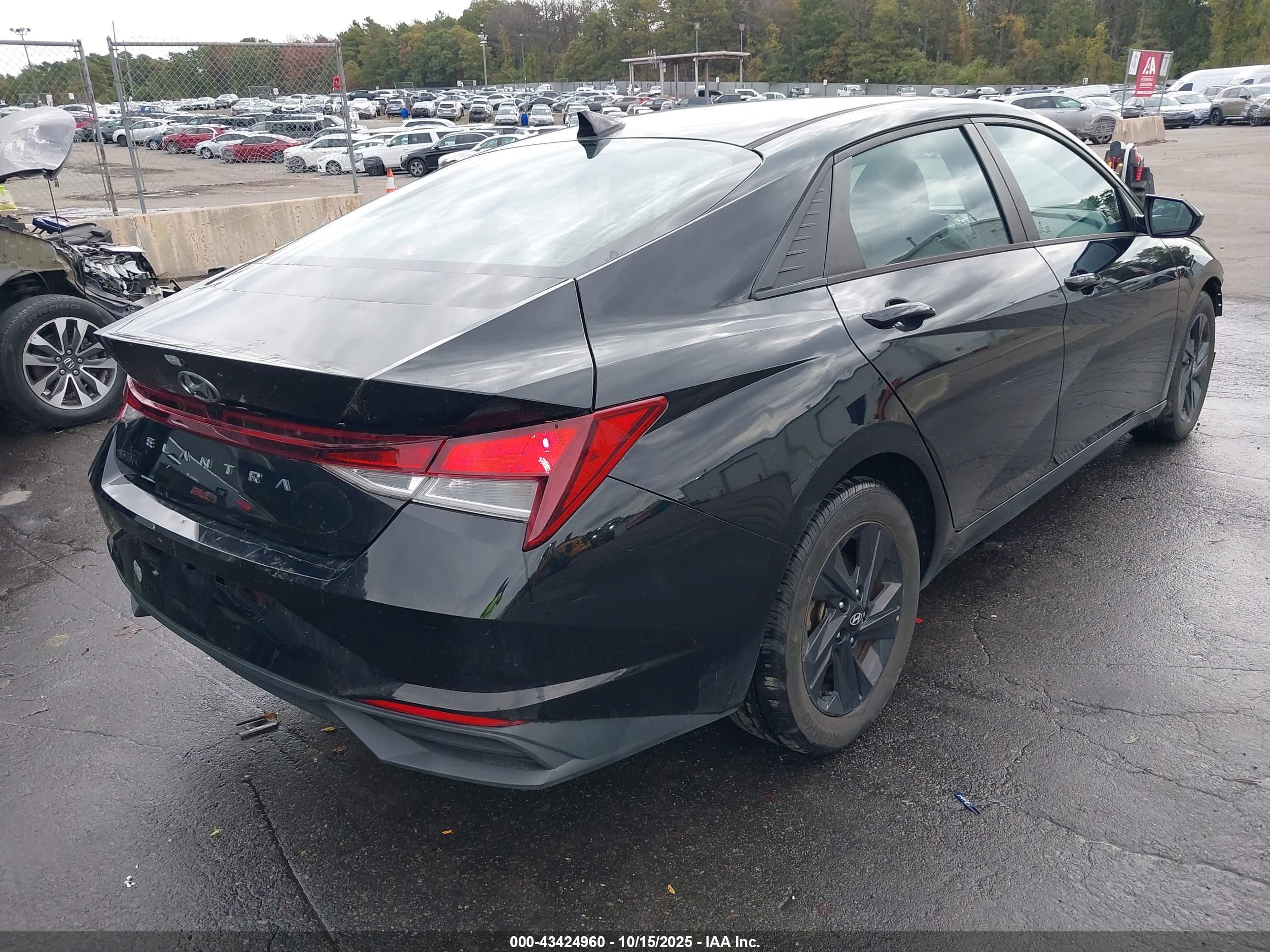 HYUNDAI ELANTRA image 4