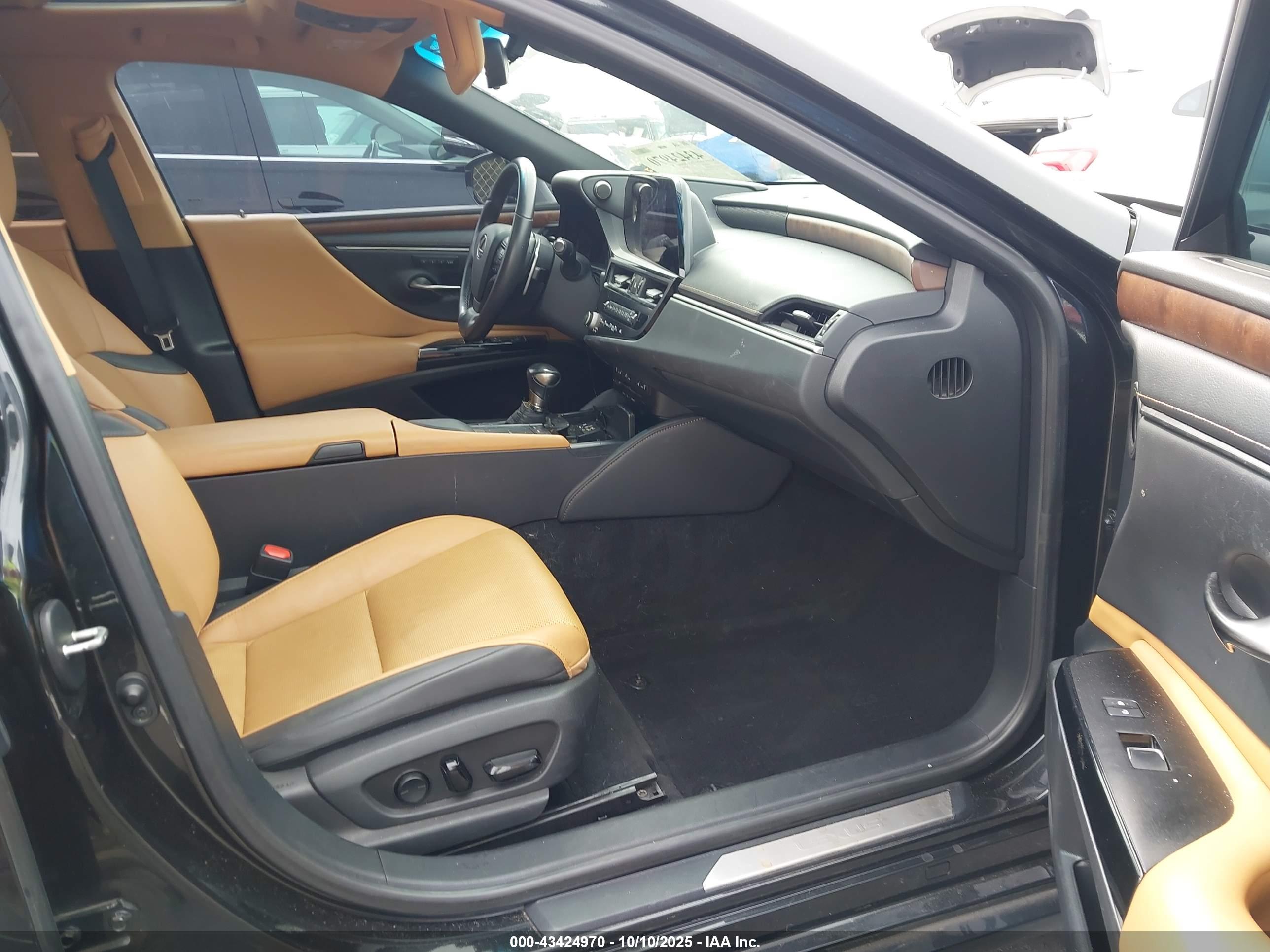 LEXUS ES image 5