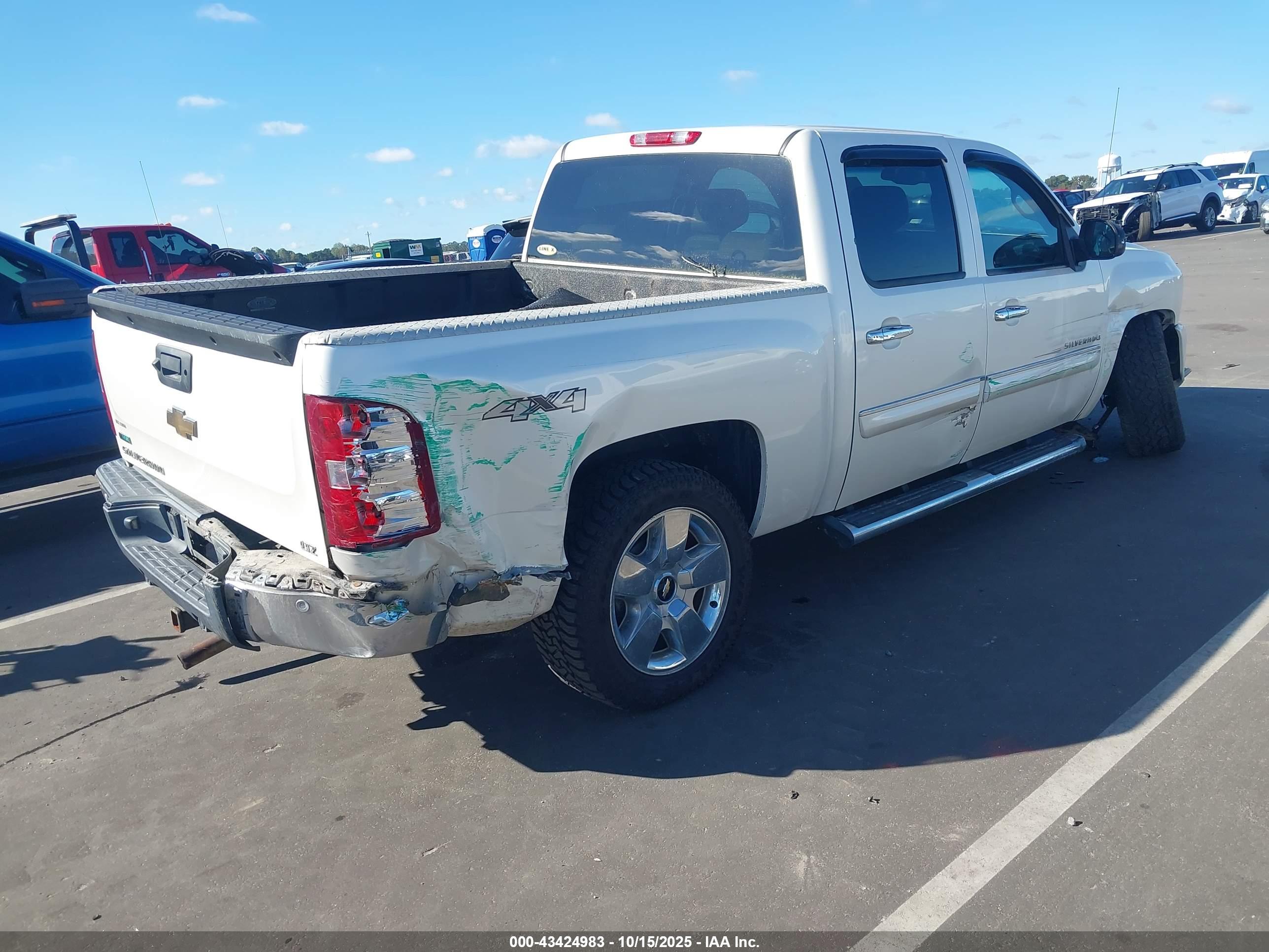 CHEVROLET SILVERADO image 4