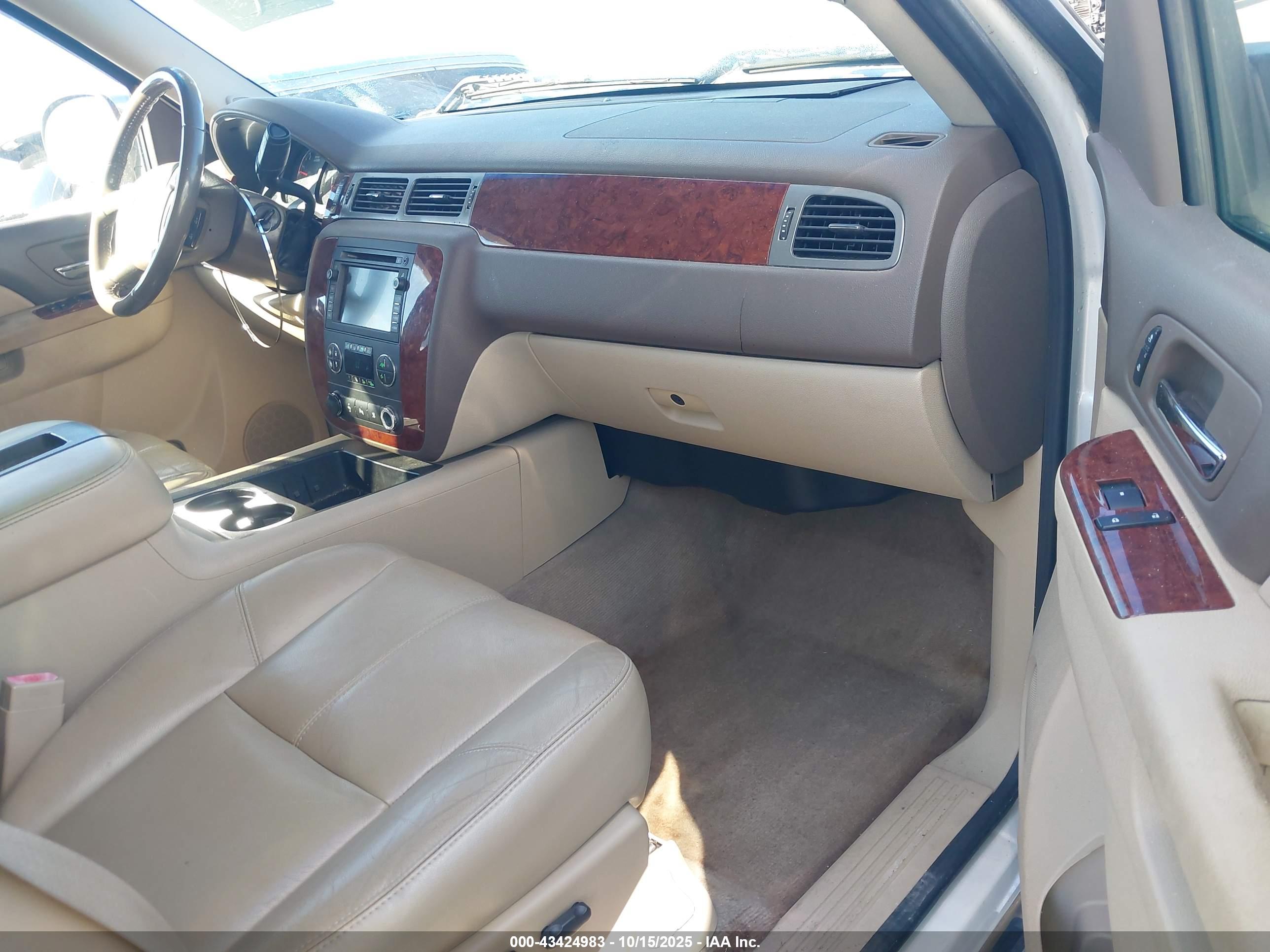 CHEVROLET SILVERADO image 5