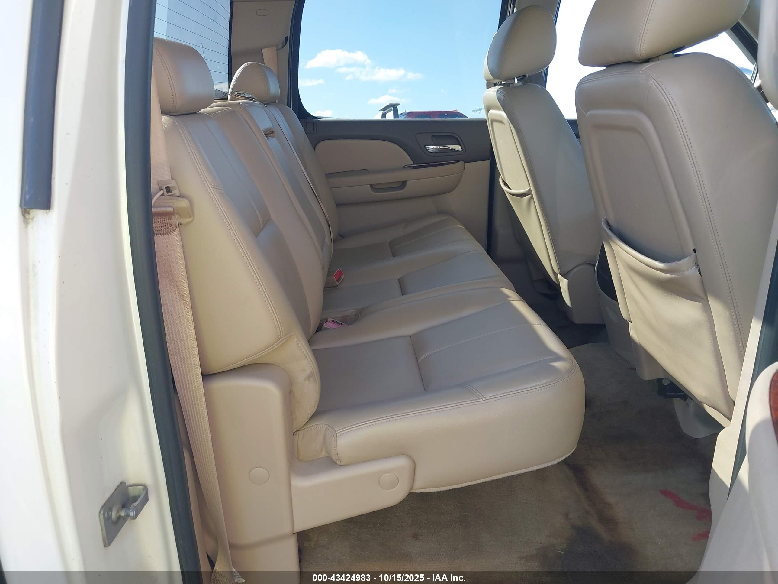 CHEVROLET SILVERADO image 8