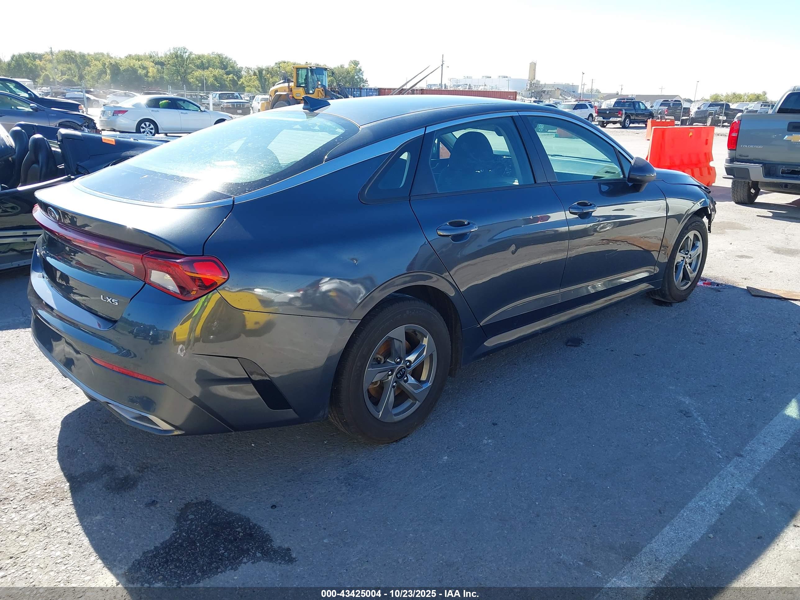 KIA K5 image 4