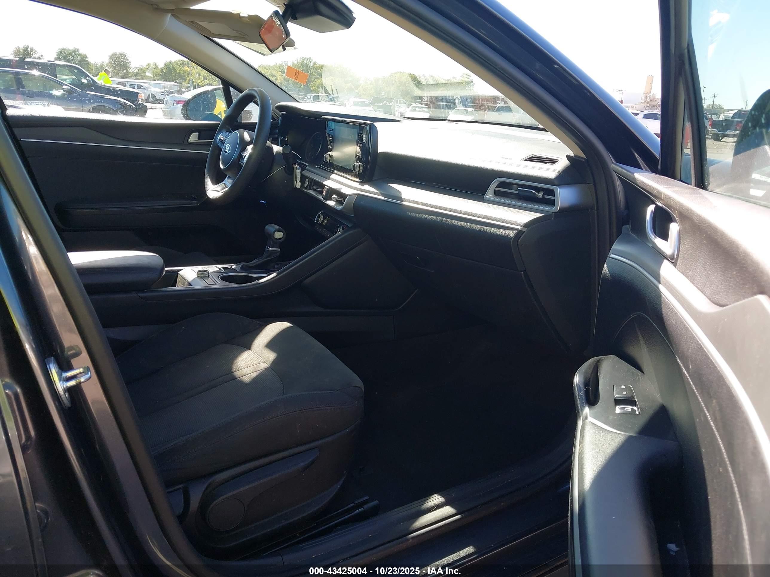 KIA K5 image 5
