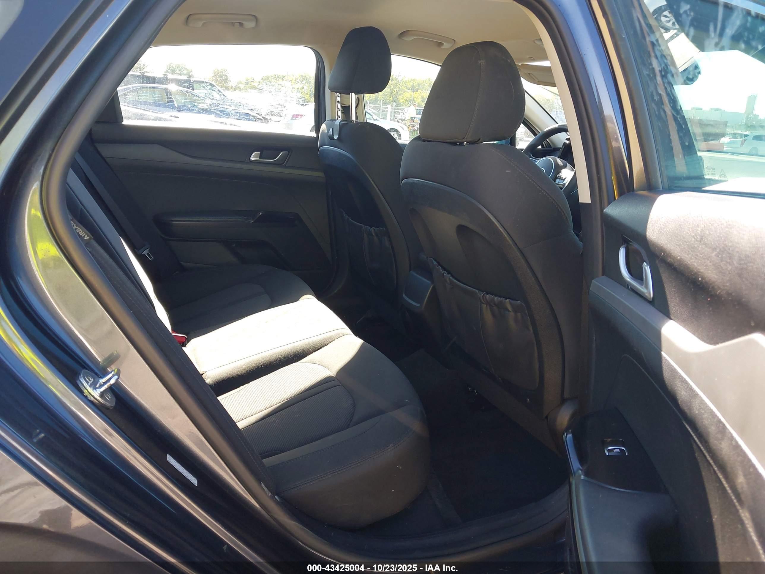 KIA K5 image 8