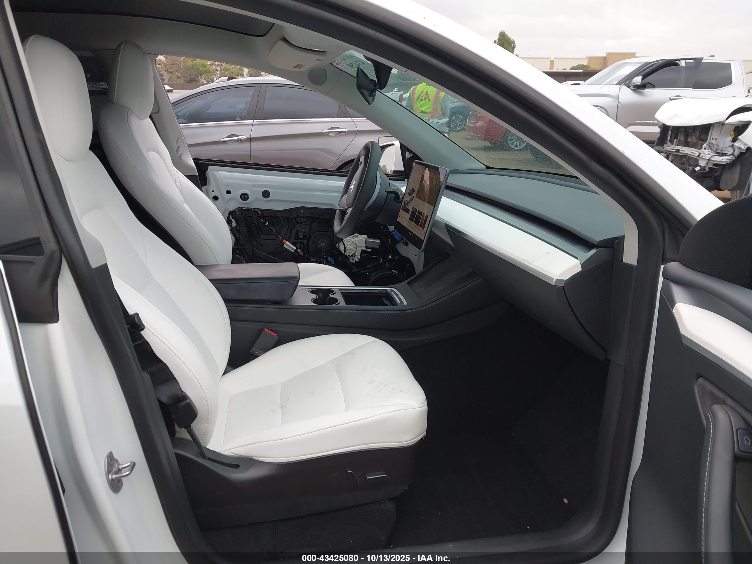 TESLA MODEL image 5