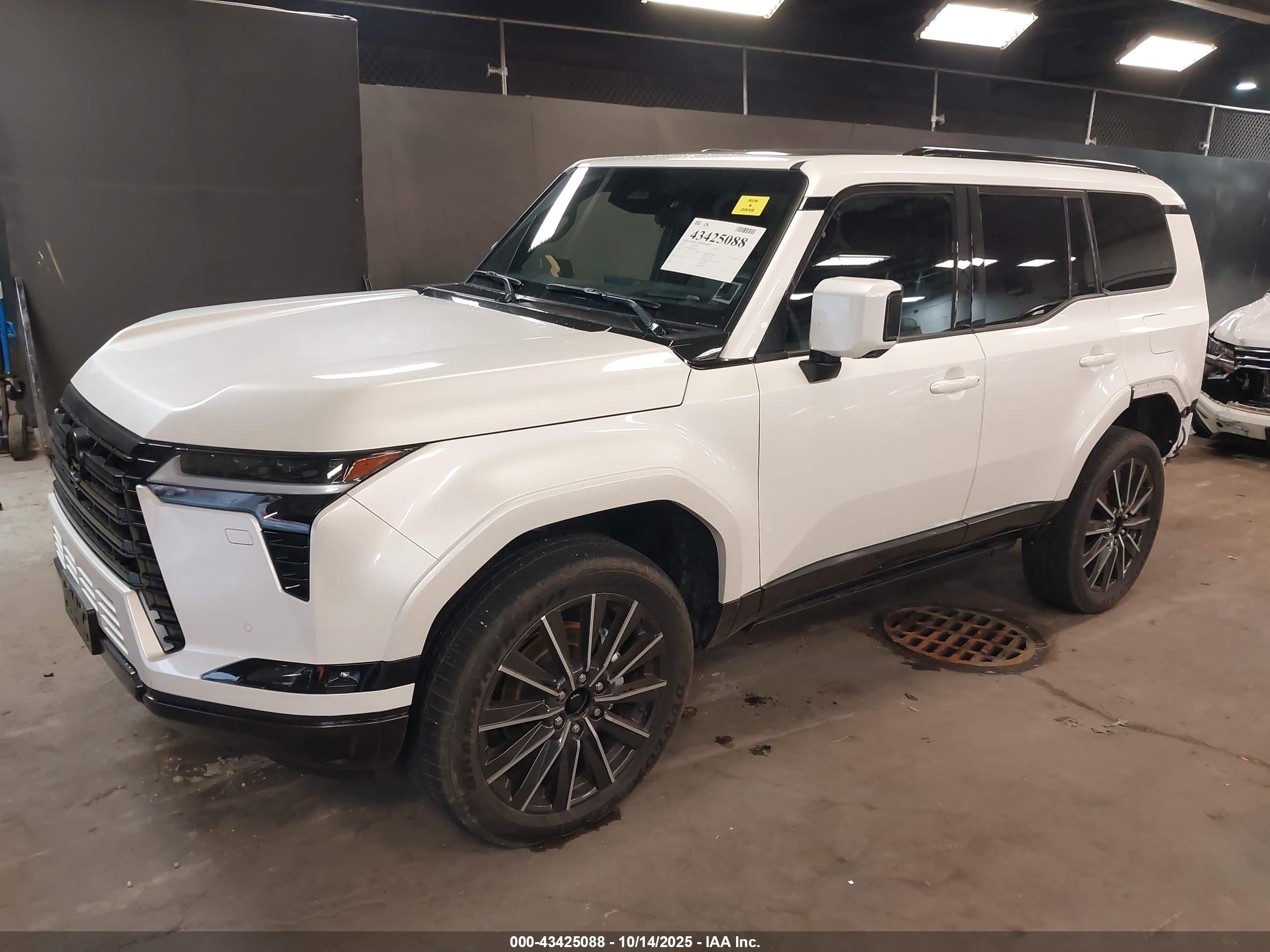 LEXUS GX image 2
