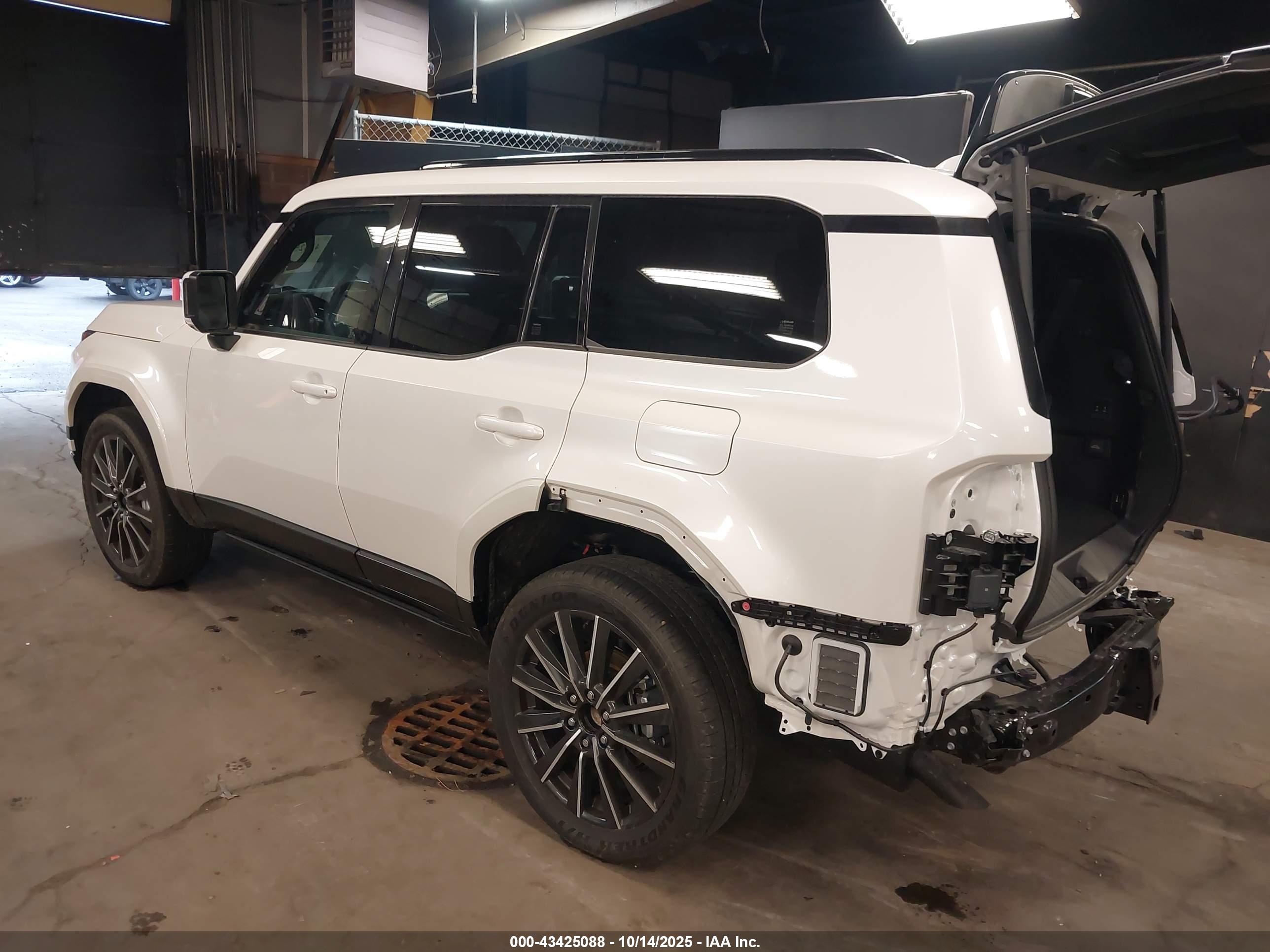 LEXUS GX image 3