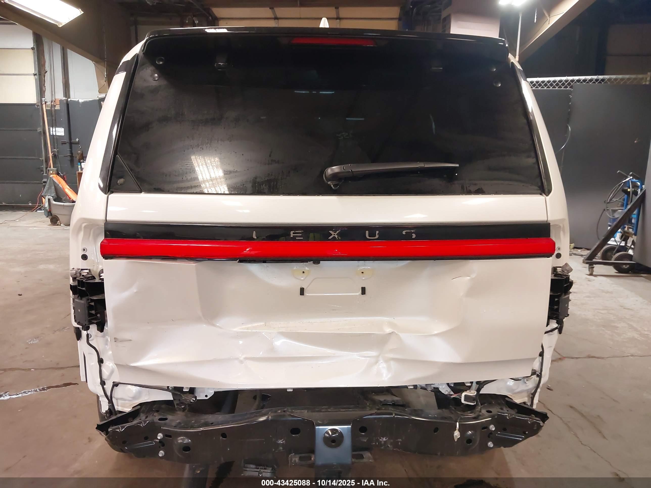 LEXUS GX image 6