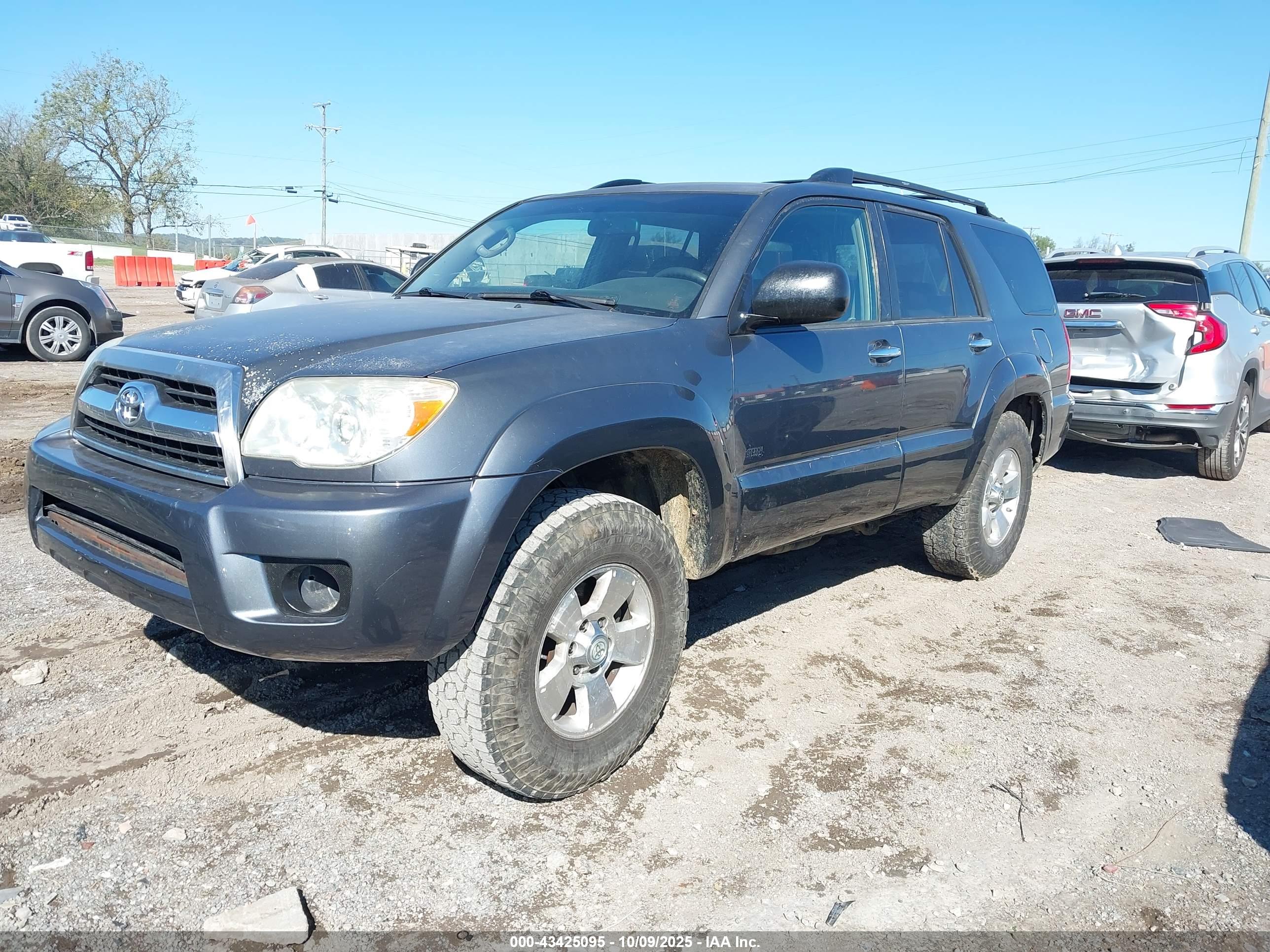 TOYOTA 4RUNNER image 2