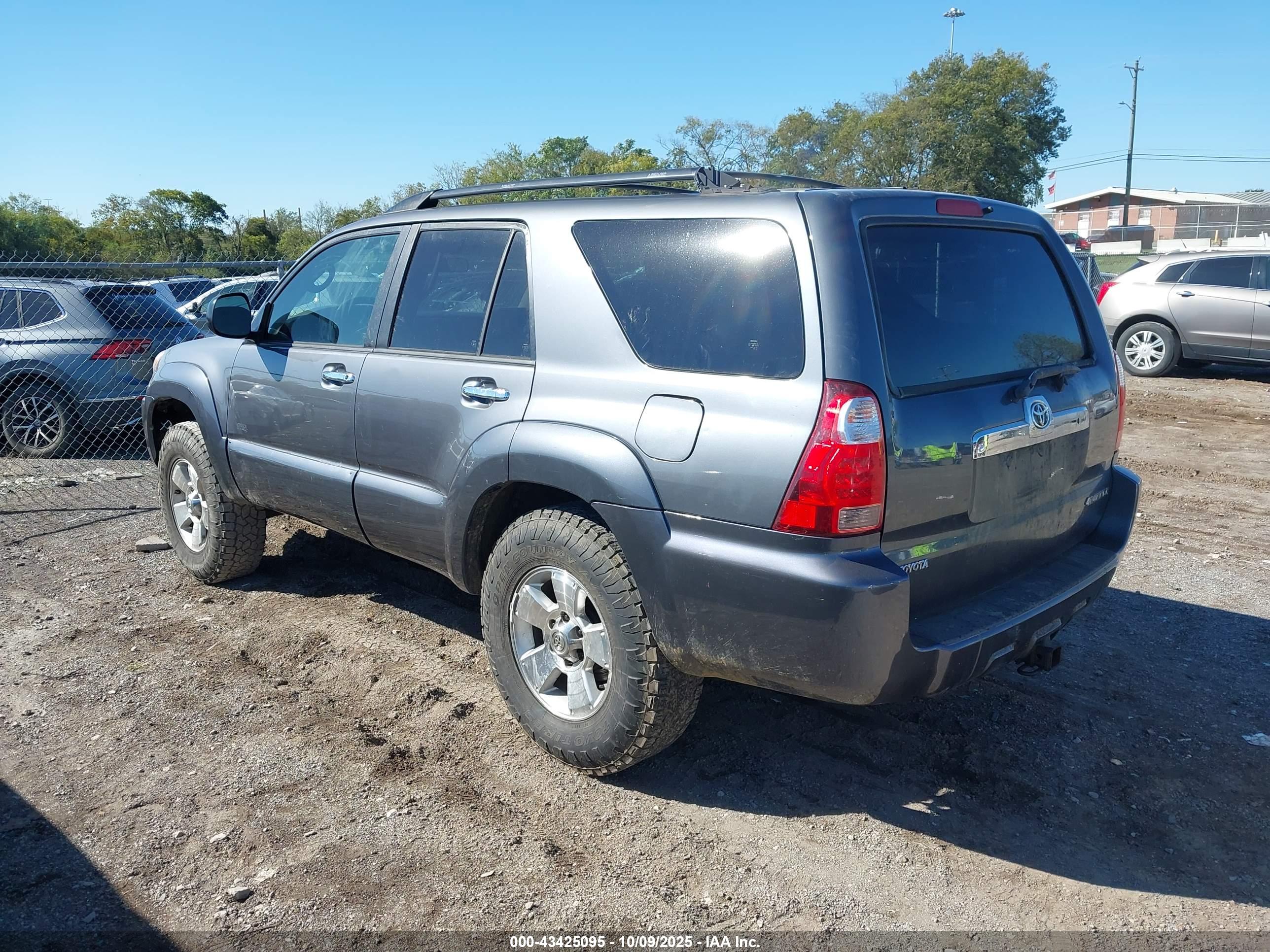 TOYOTA 4RUNNER image 3