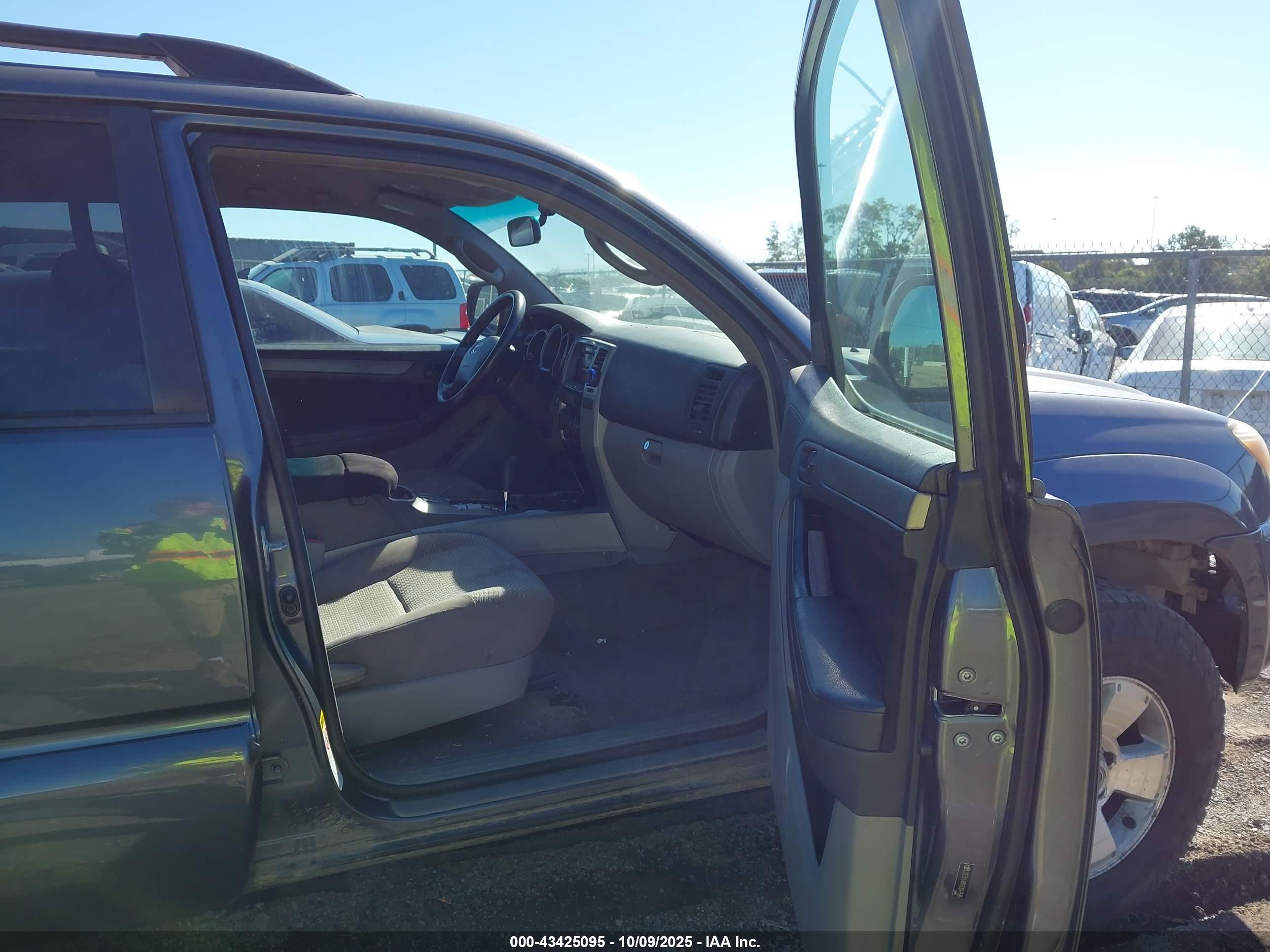 TOYOTA 4RUNNER image 5