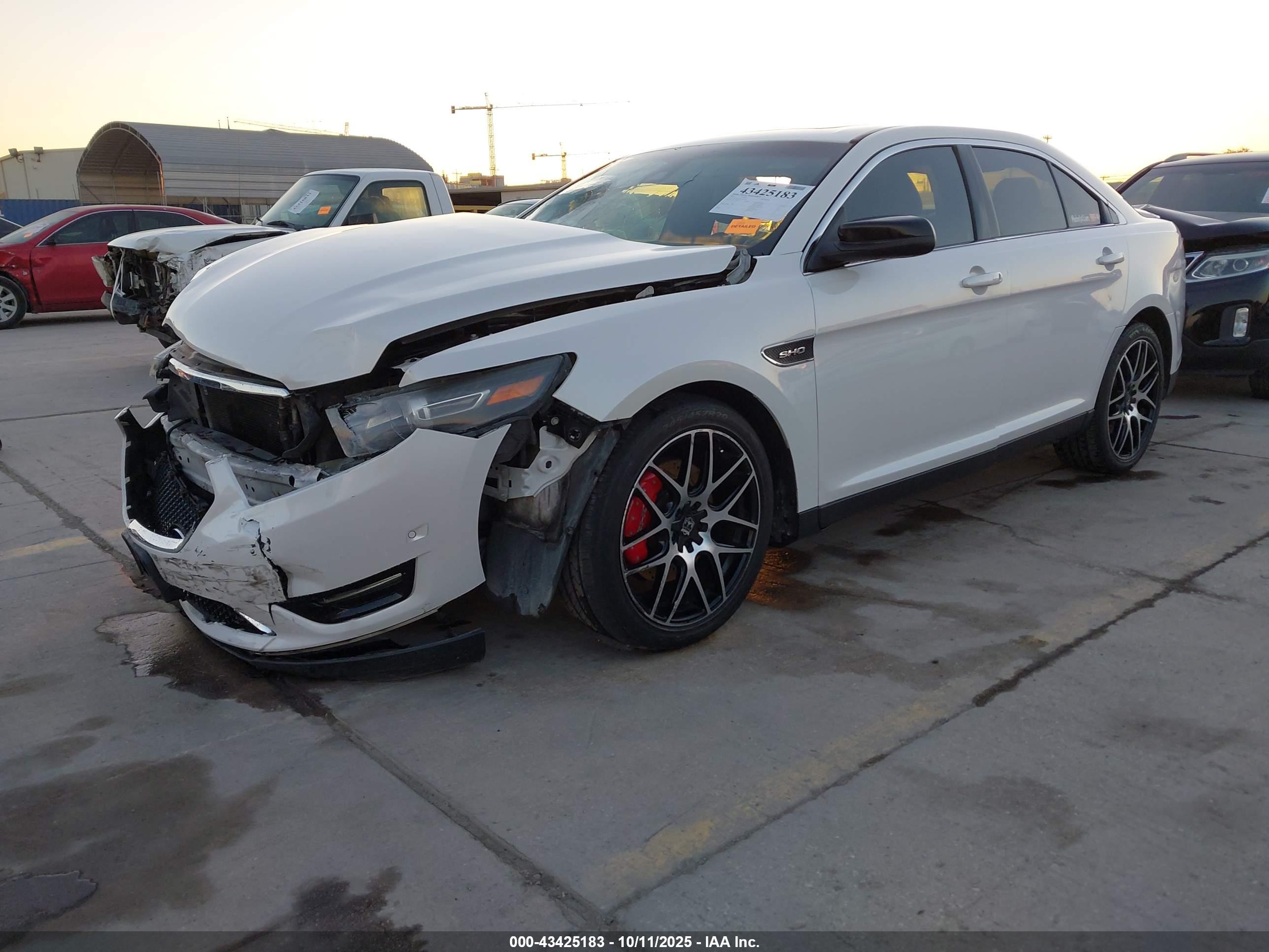 FORD TAURUS image 2