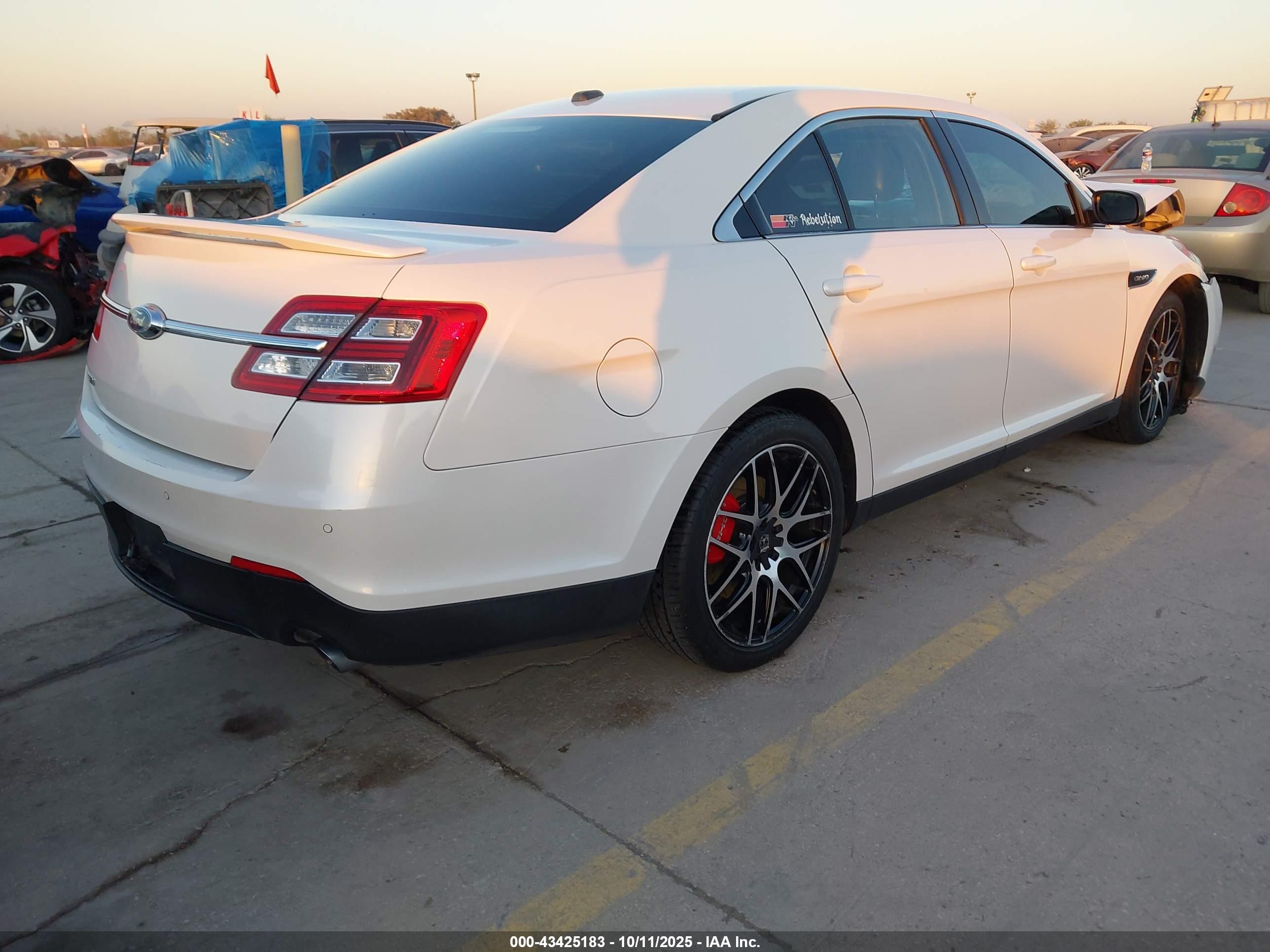 FORD TAURUS image 4