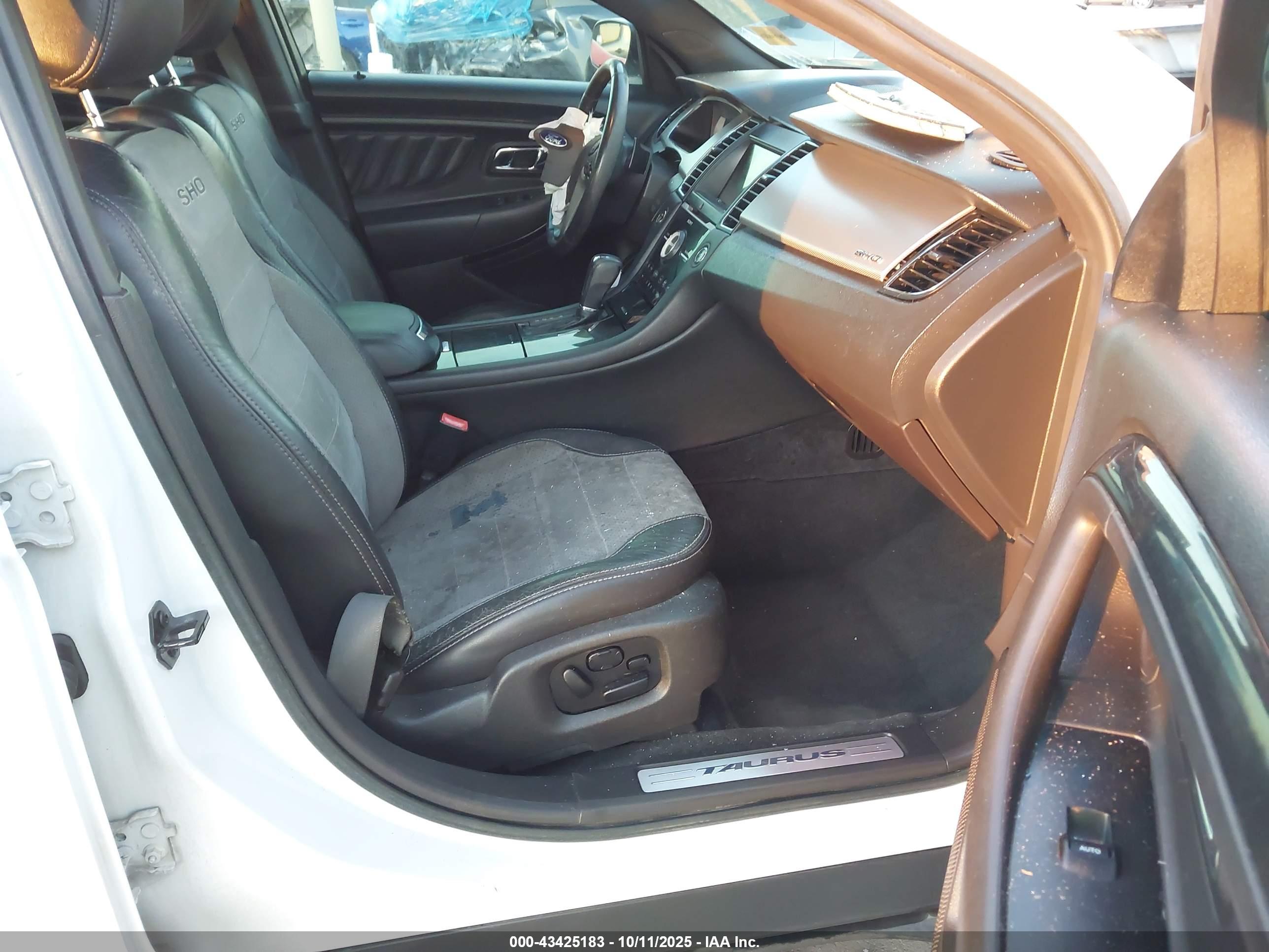 FORD TAURUS image 5