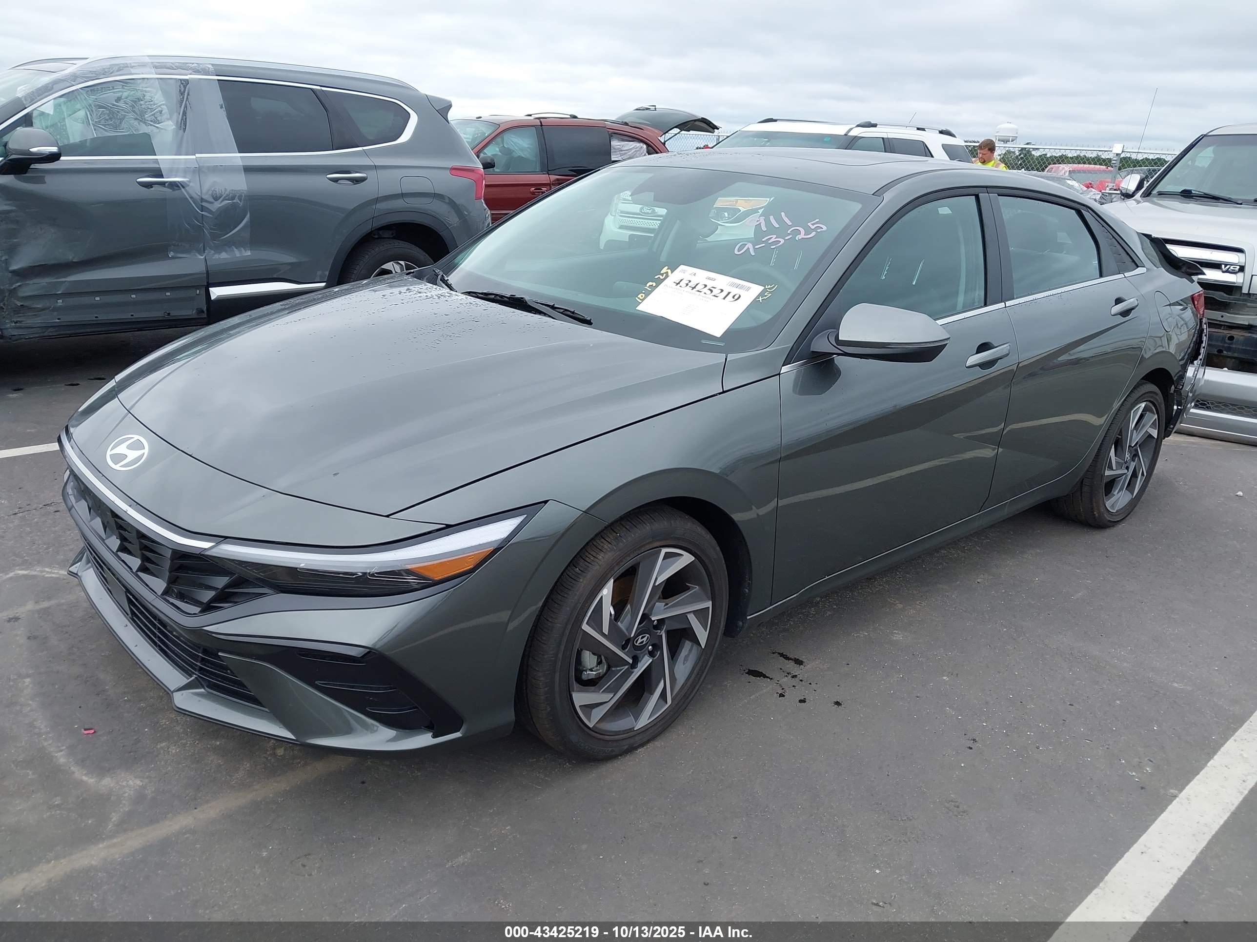 HYUNDAI ELANTRA image 2