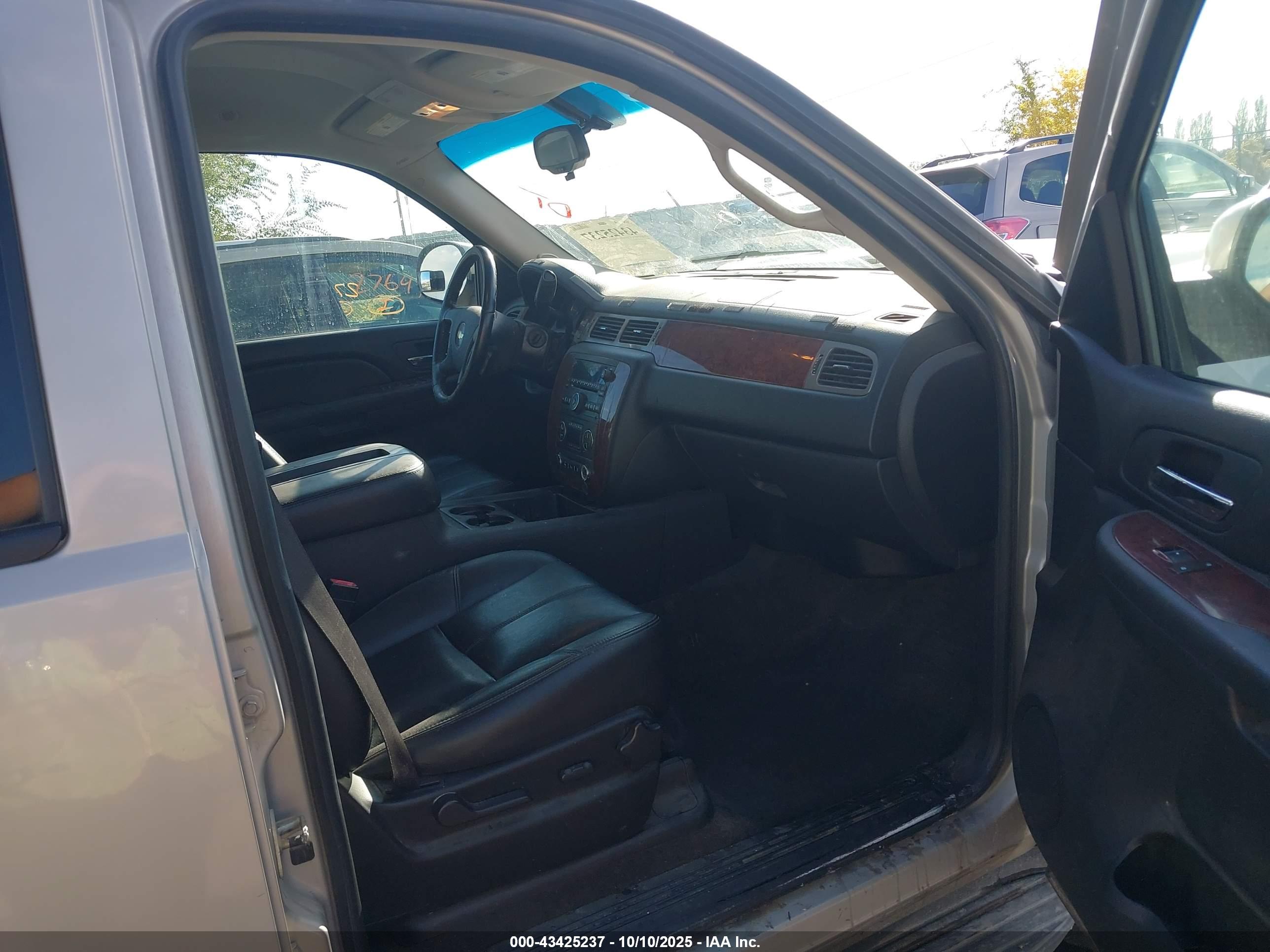 CHEVROLET TAHOE image 5