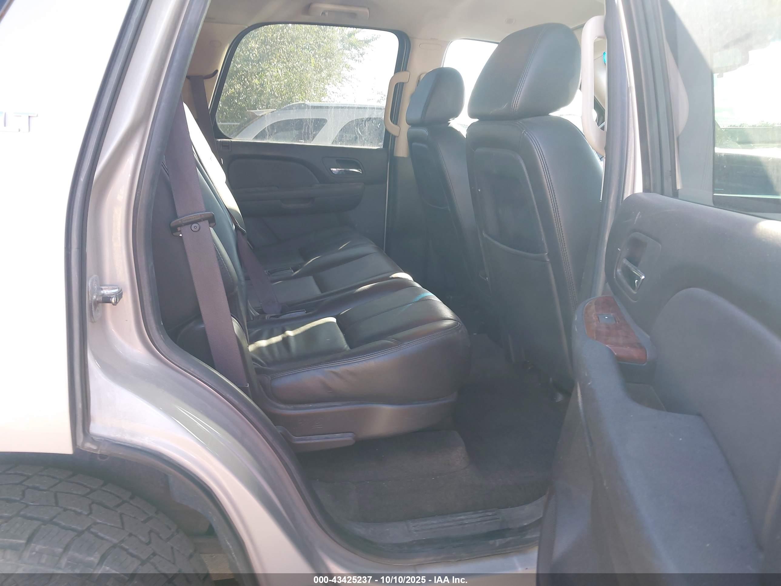 CHEVROLET TAHOE image 8