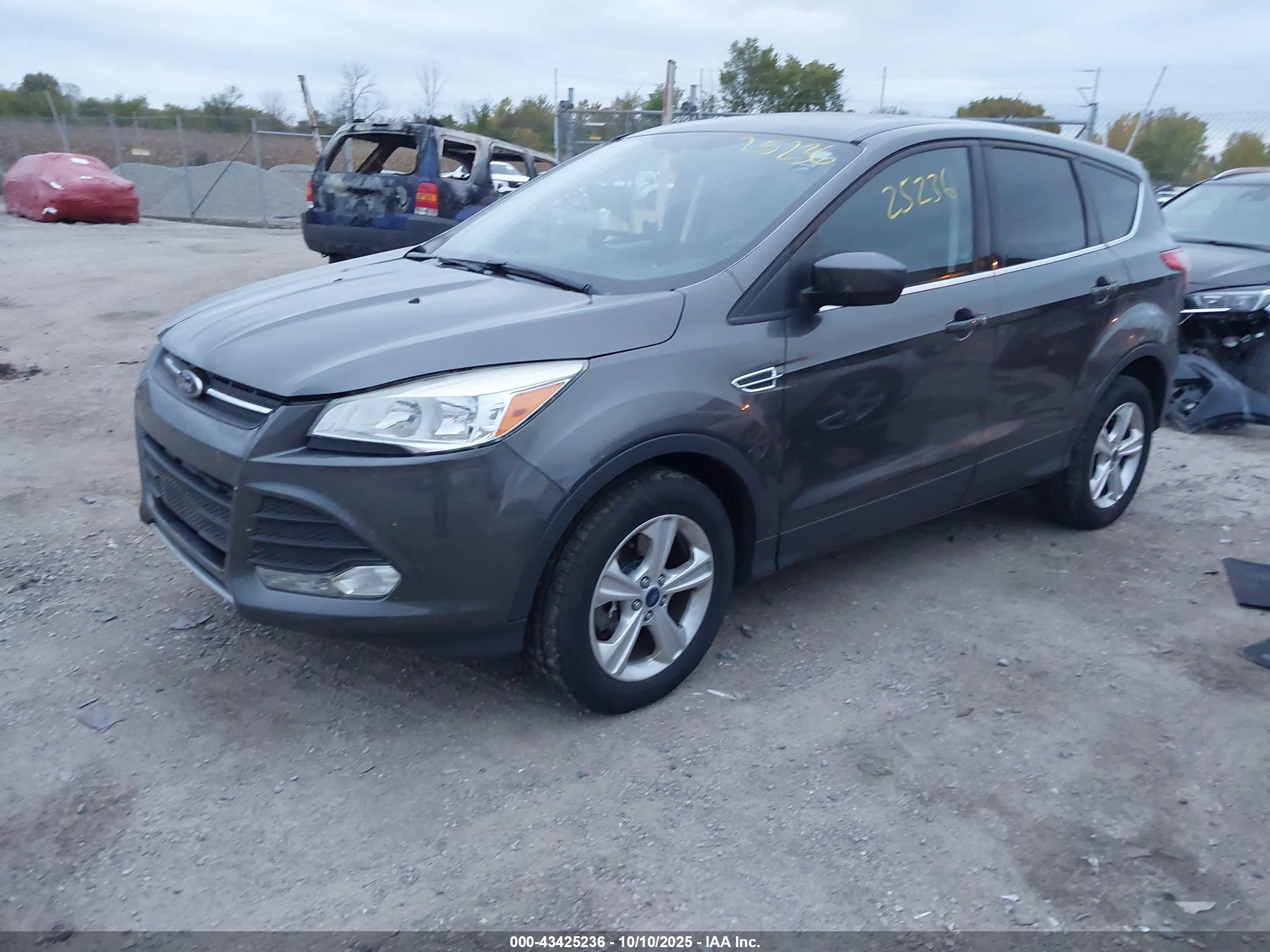 FORD ESCAPE image 2