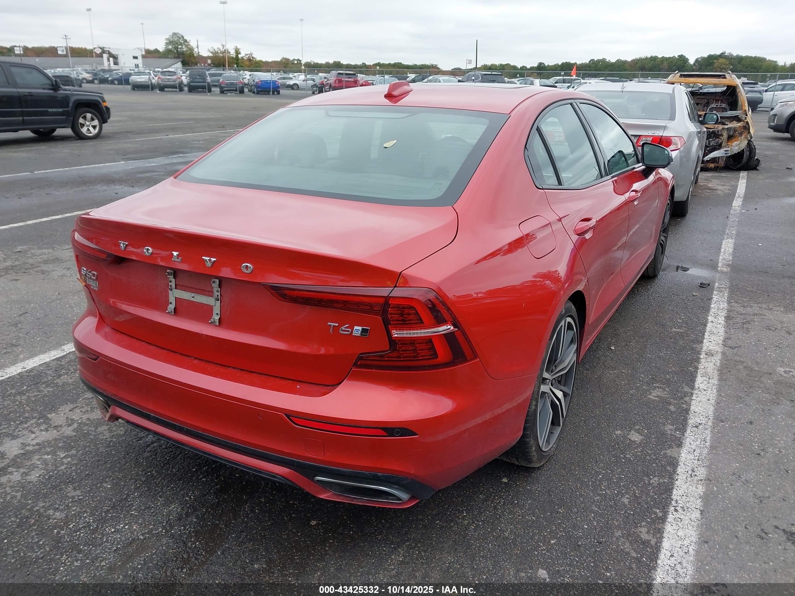 VOLVO S60 image 4