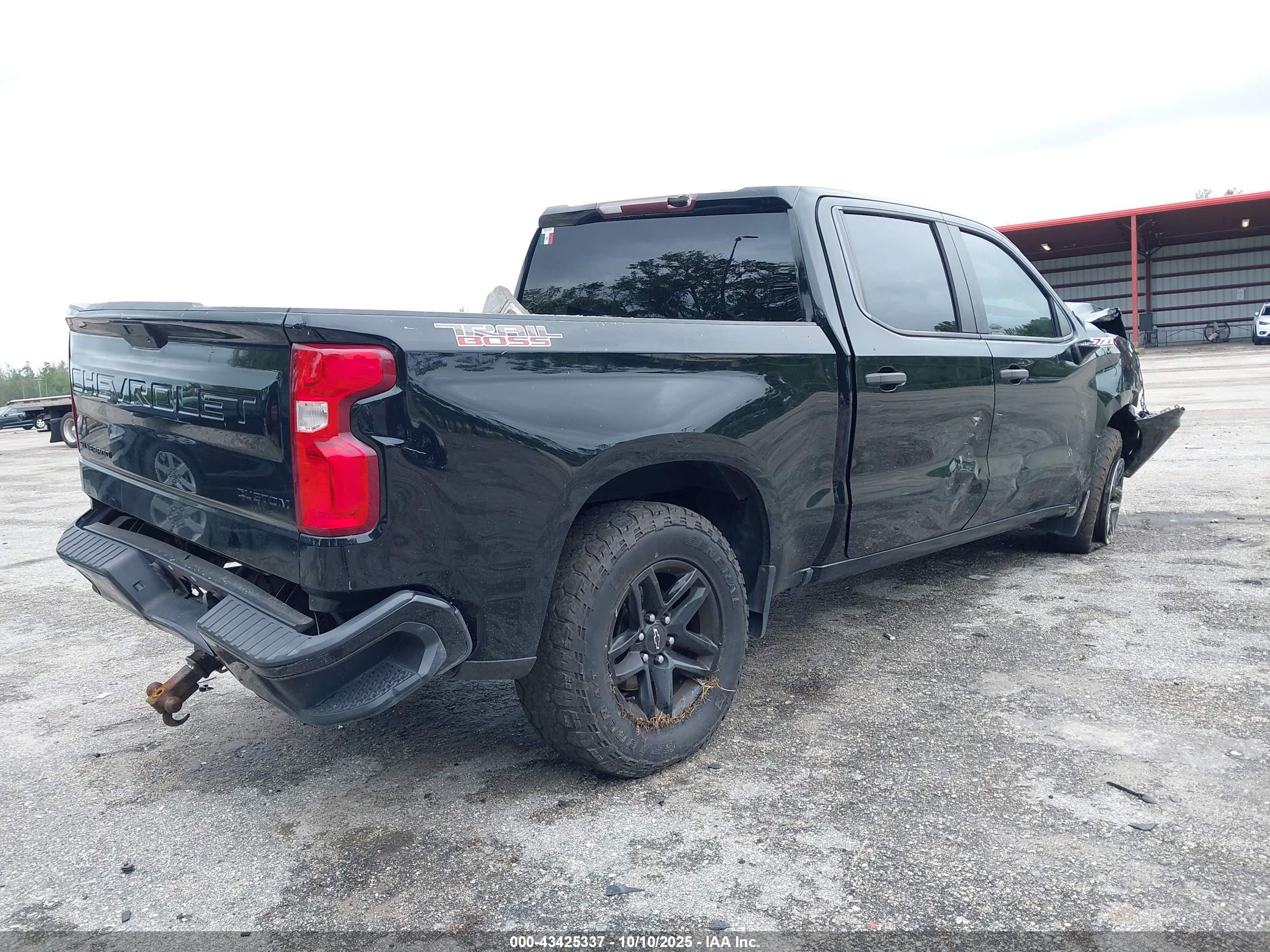 CHEVROLET SILVERADO image 4