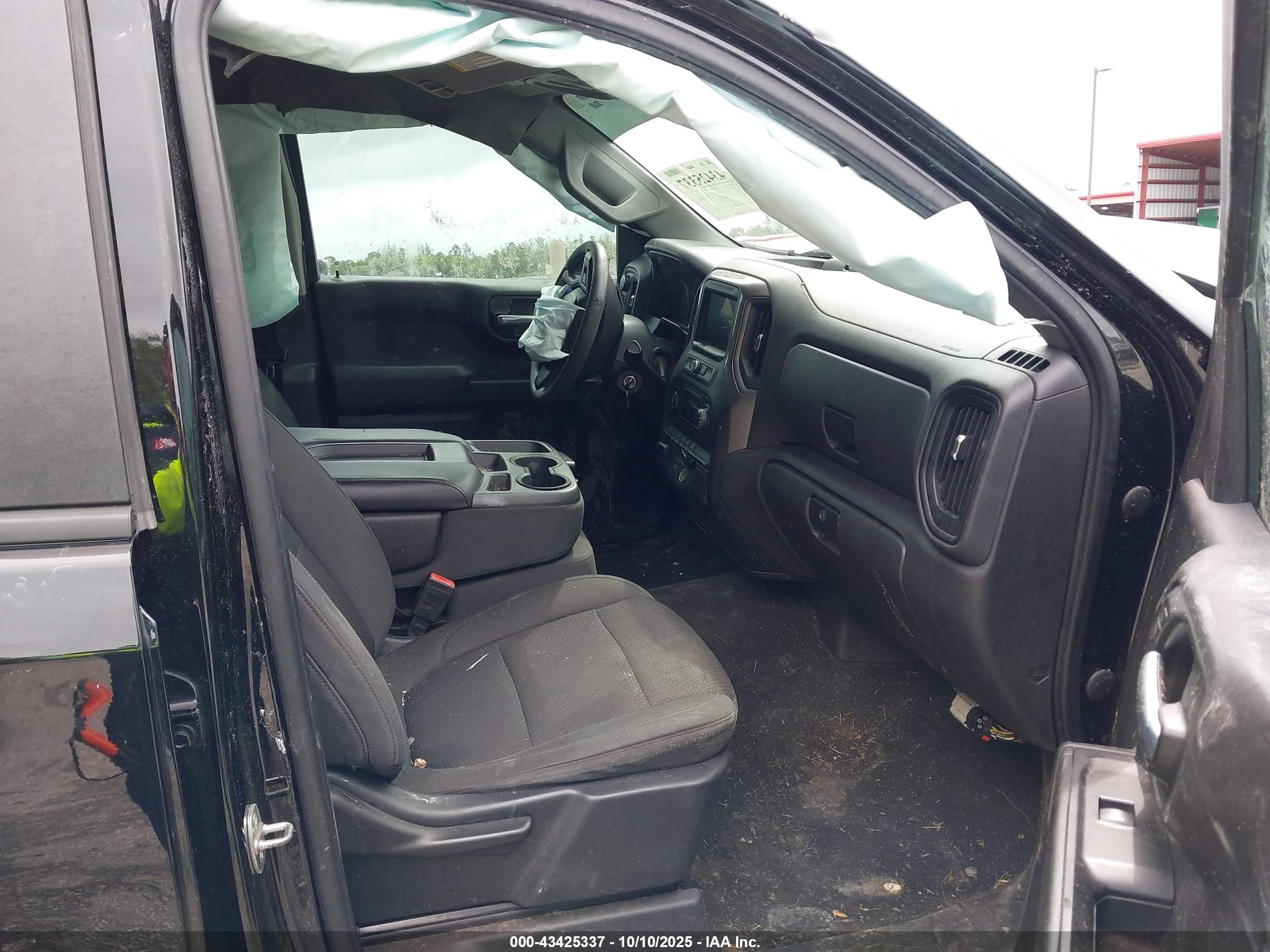 CHEVROLET SILVERADO image 5