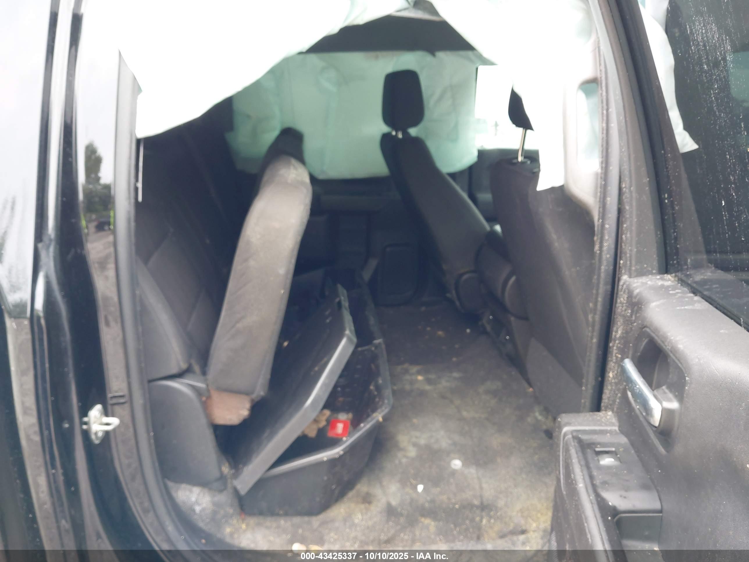 CHEVROLET SILVERADO image 8
