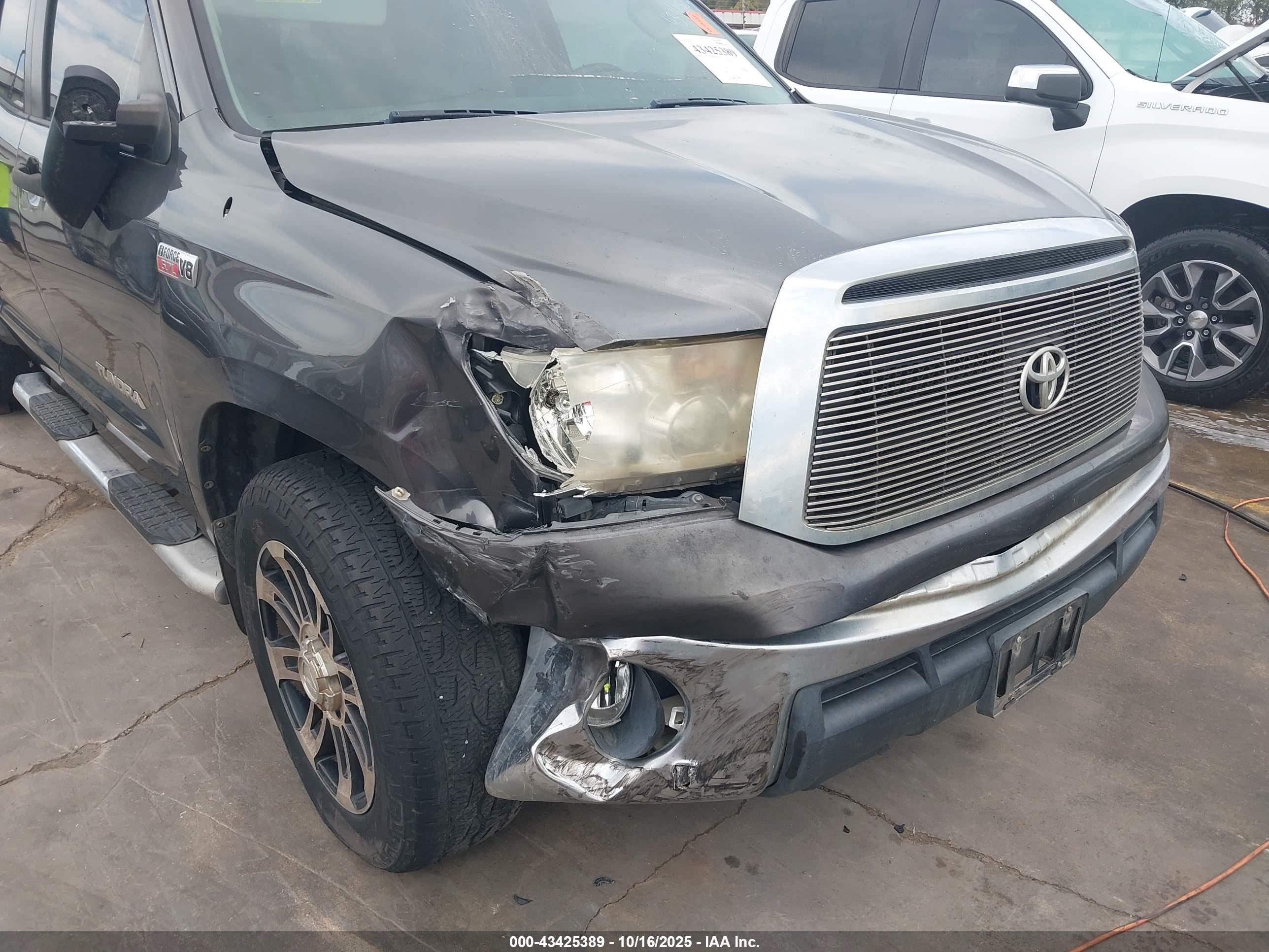 TOYOTA TUNDRA image 6