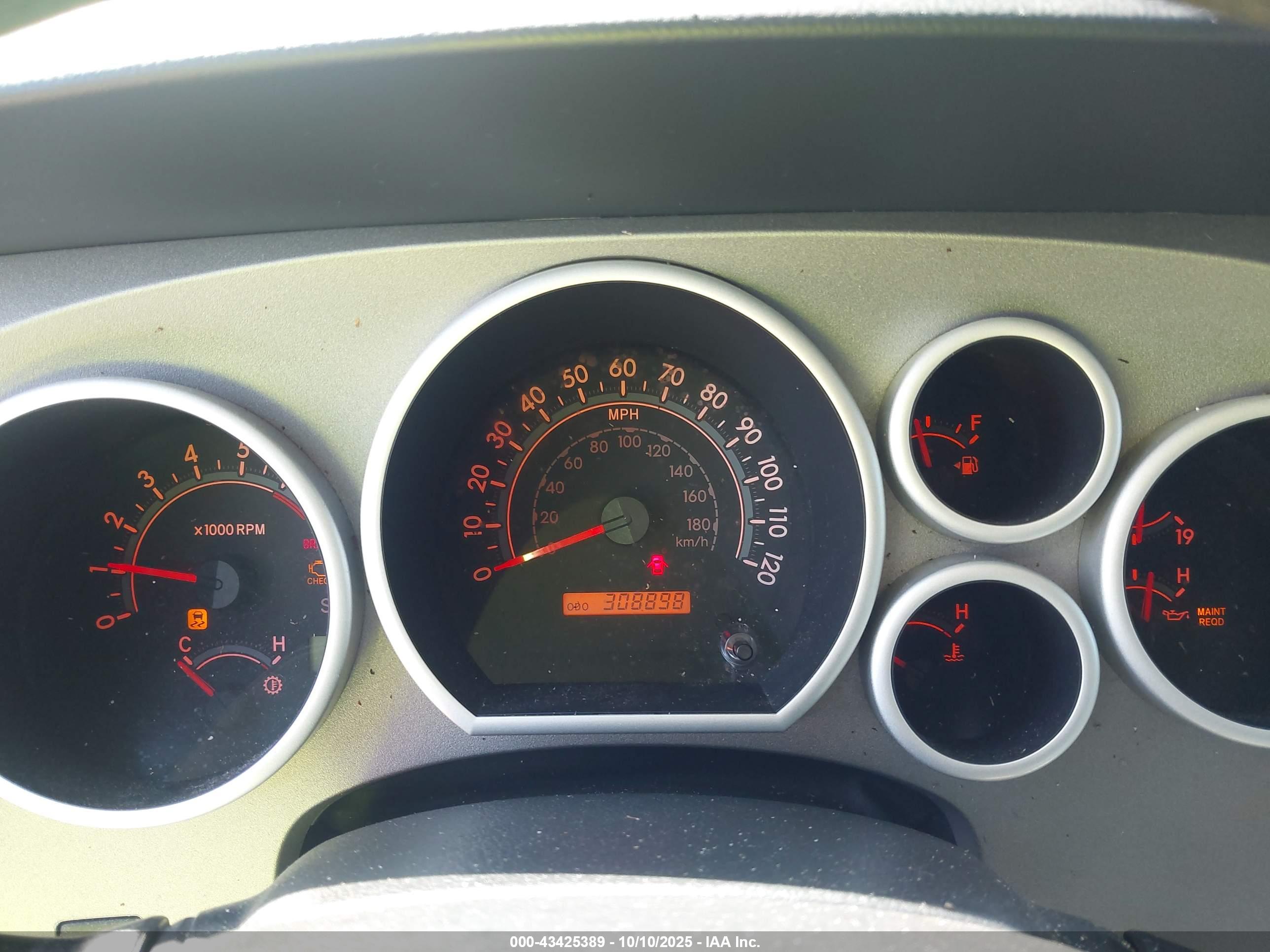 TOYOTA TUNDRA image 7