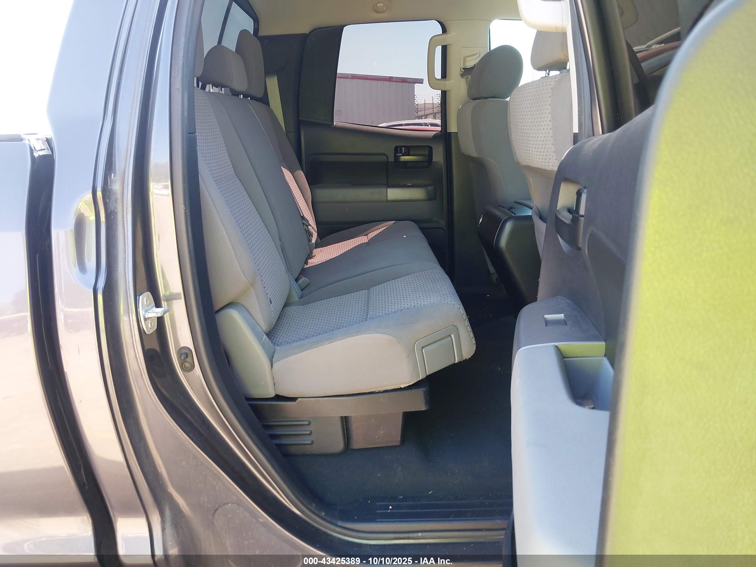 TOYOTA TUNDRA image 8