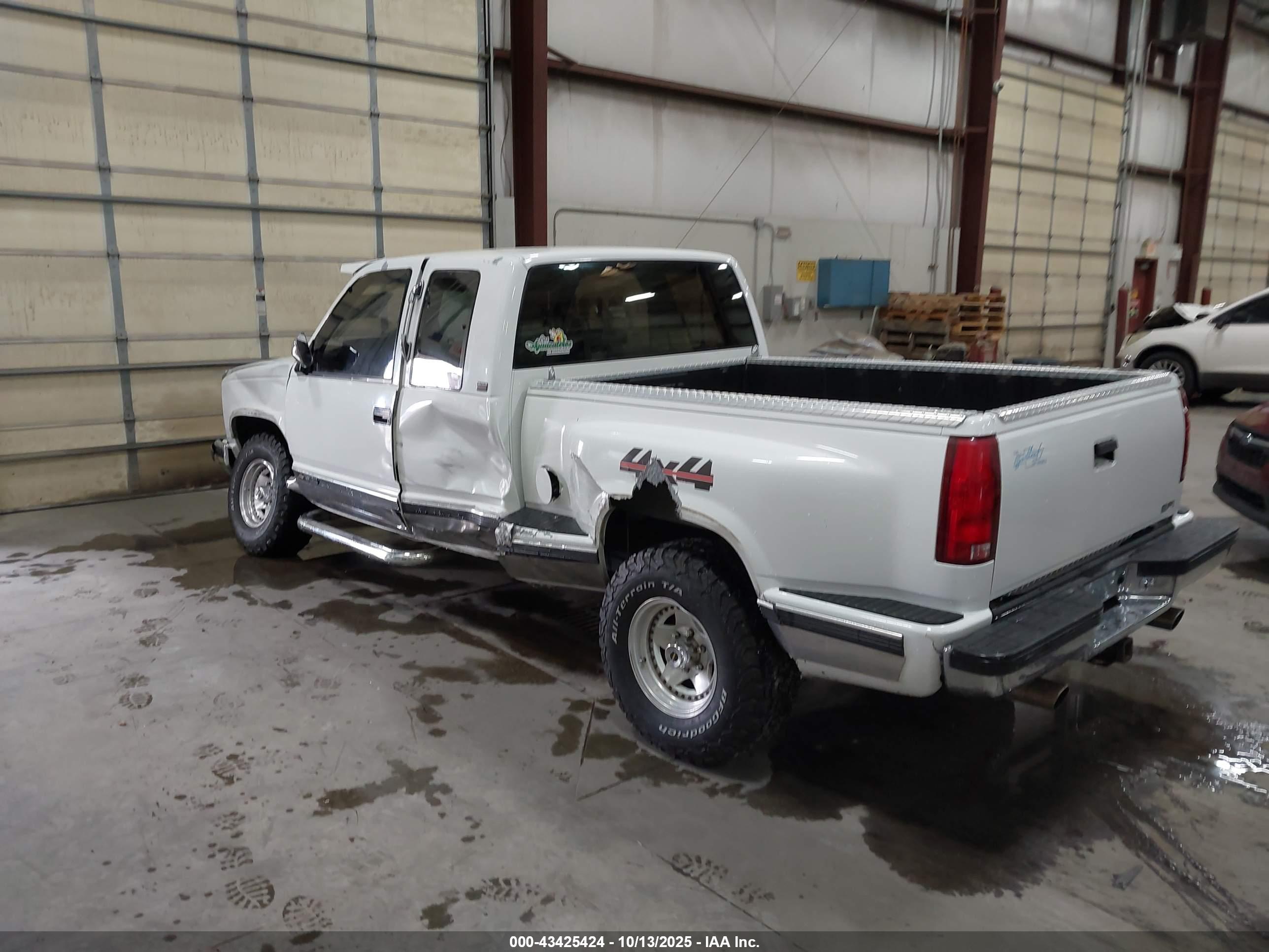 CHEVROLET GMT-400 image 3