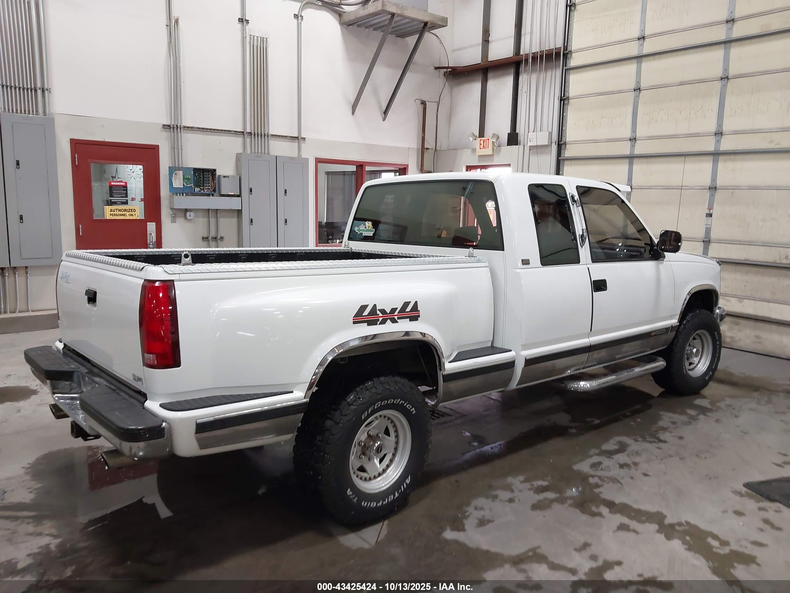 CHEVROLET GMT-400 image 4