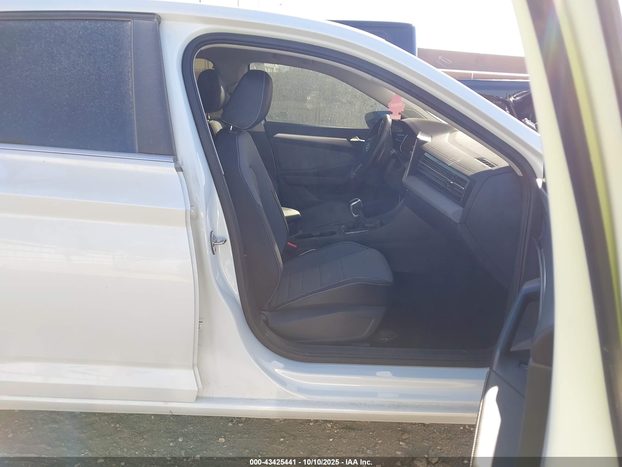 VOLKSWAGEN JETTA image 5