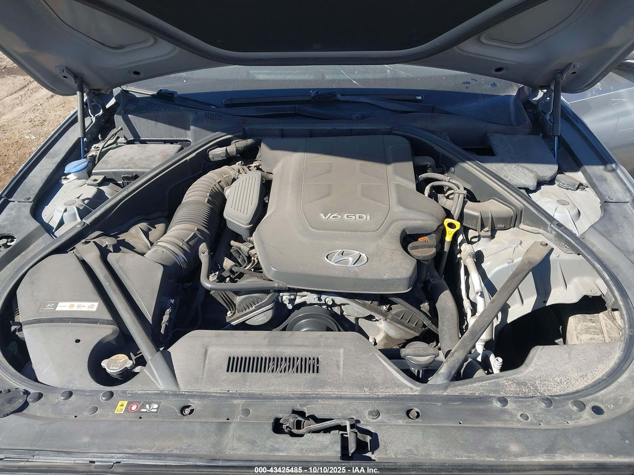 HYUNDAI GENESIS image 10
