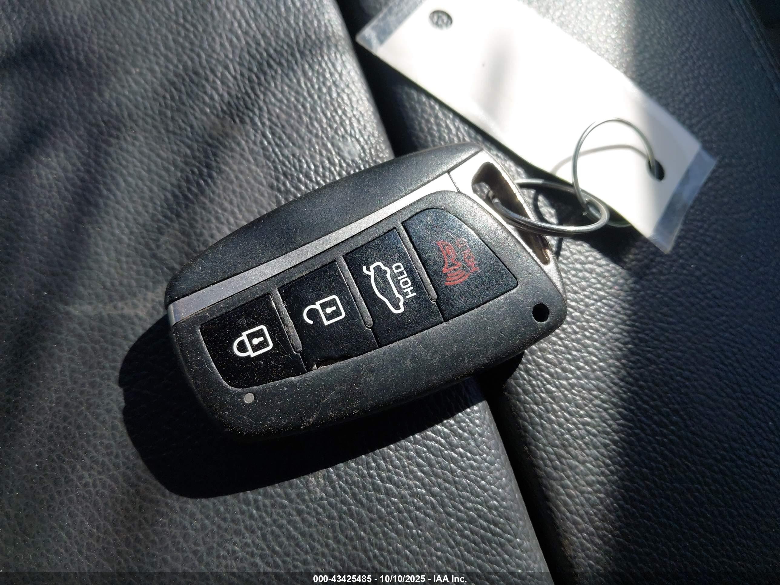 HYUNDAI GENESIS image 11