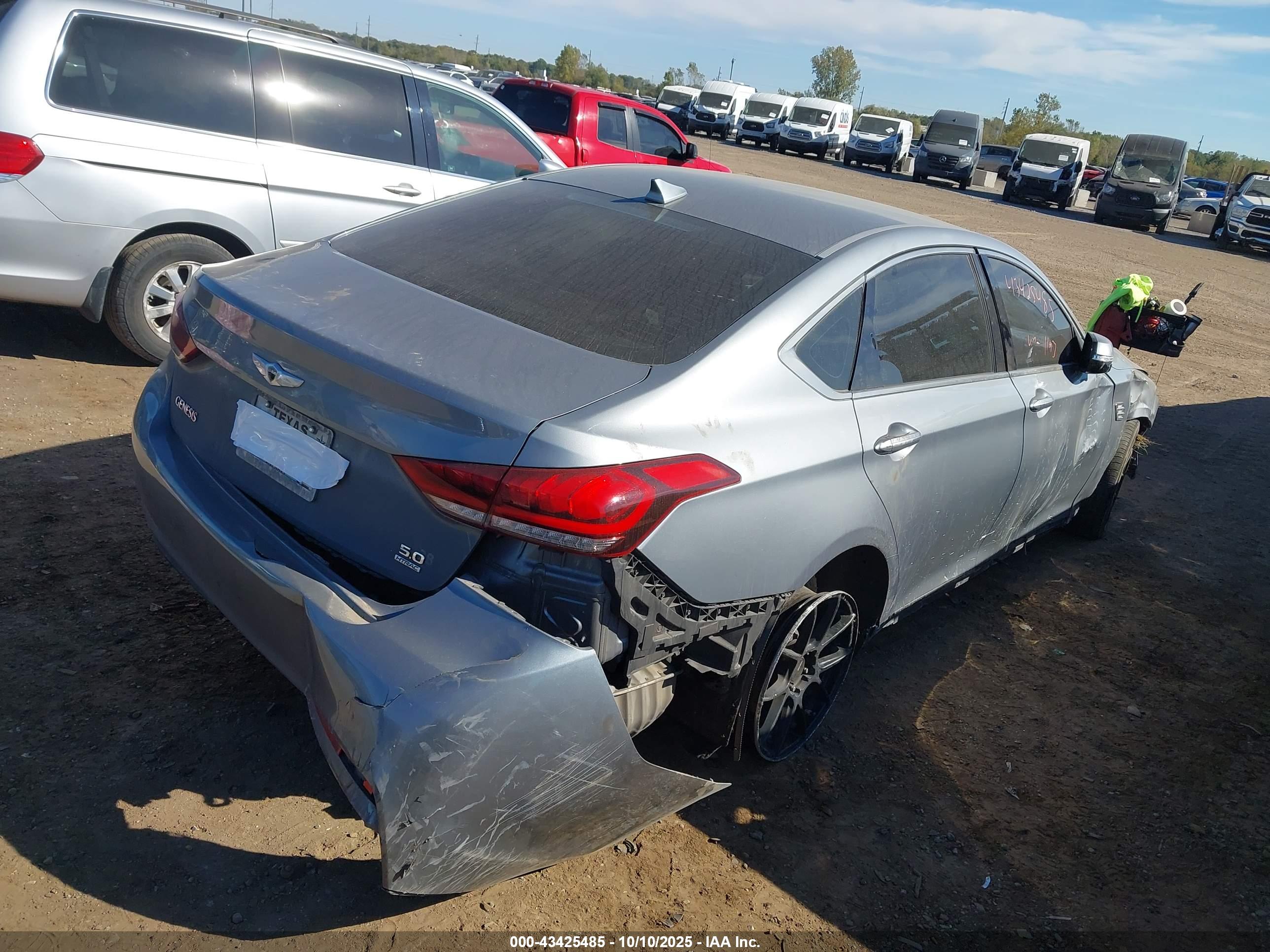 HYUNDAI GENESIS image 4