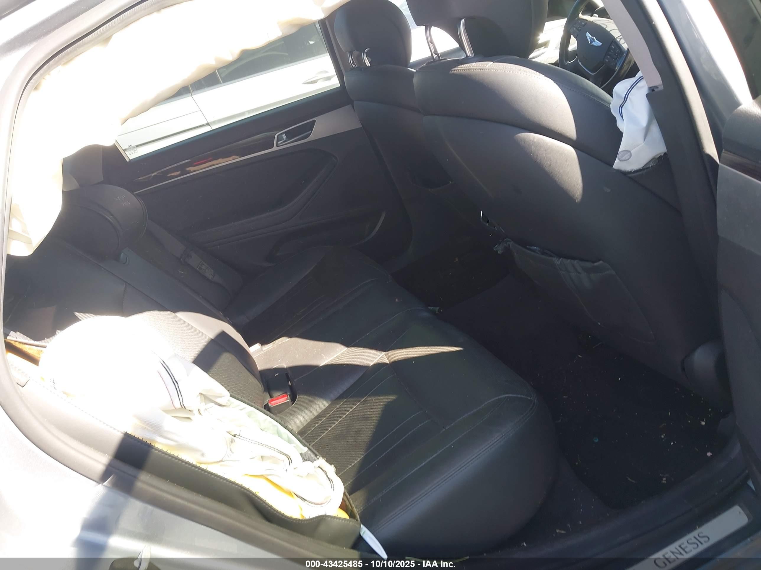 HYUNDAI GENESIS image 8