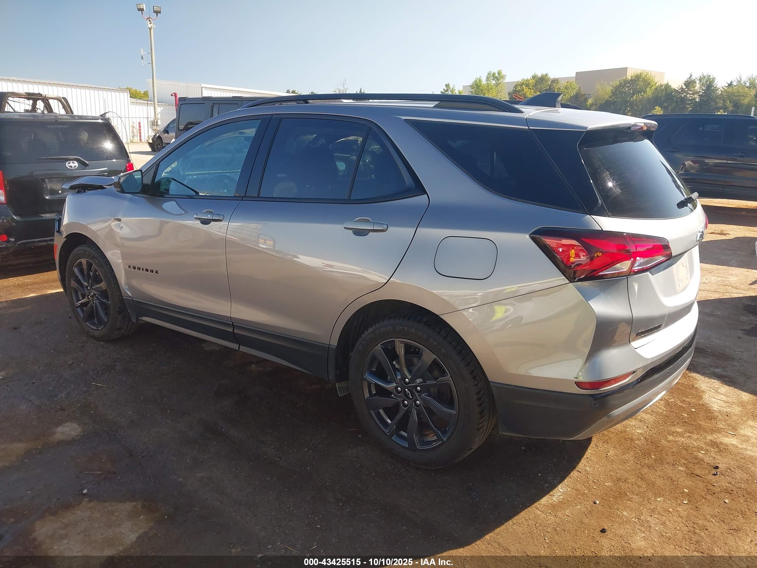 CHEVROLET EQUINOX image 3